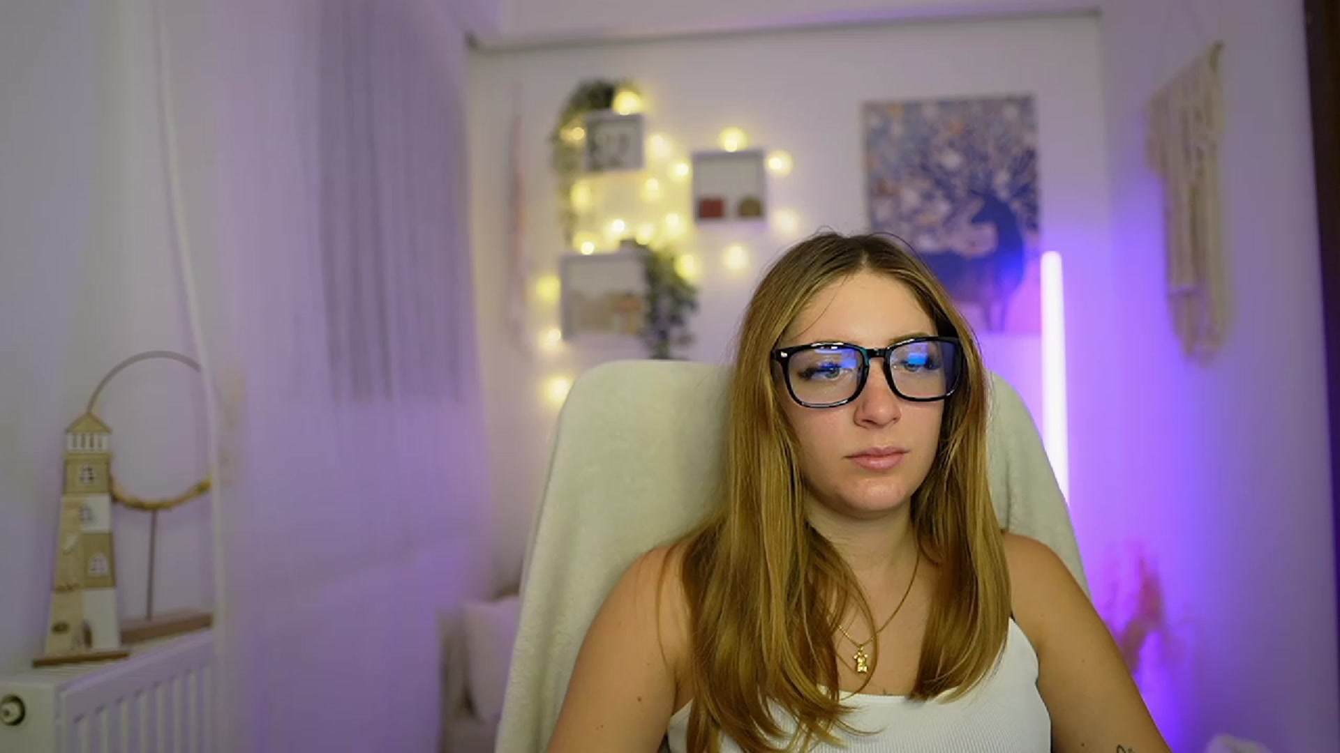 Gallery image thumbnail from Tina_Nappi18's myfreecams stream on, 12/21/2023, 17:41 image 13 of 20