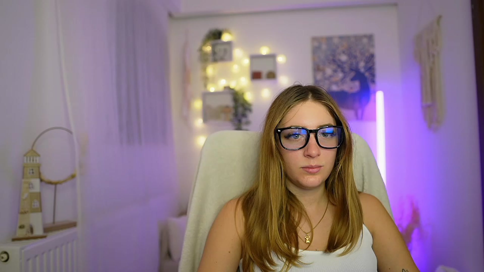 Gallery image thumbnail from Tina_Nappi18's myfreecams stream on, 12/21/2023, 17:41 image 15 of 20