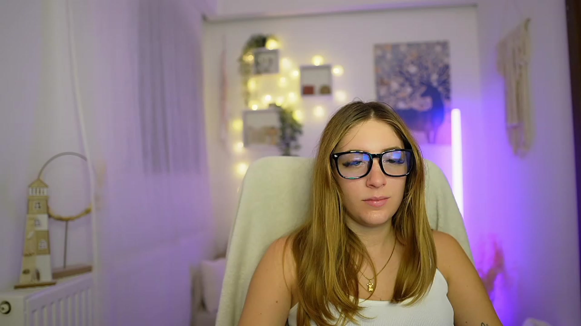 Gallery image thumbnail from Tina_Nappi18's myfreecams stream on, 12/21/2023, 17:41 image 12 of 20