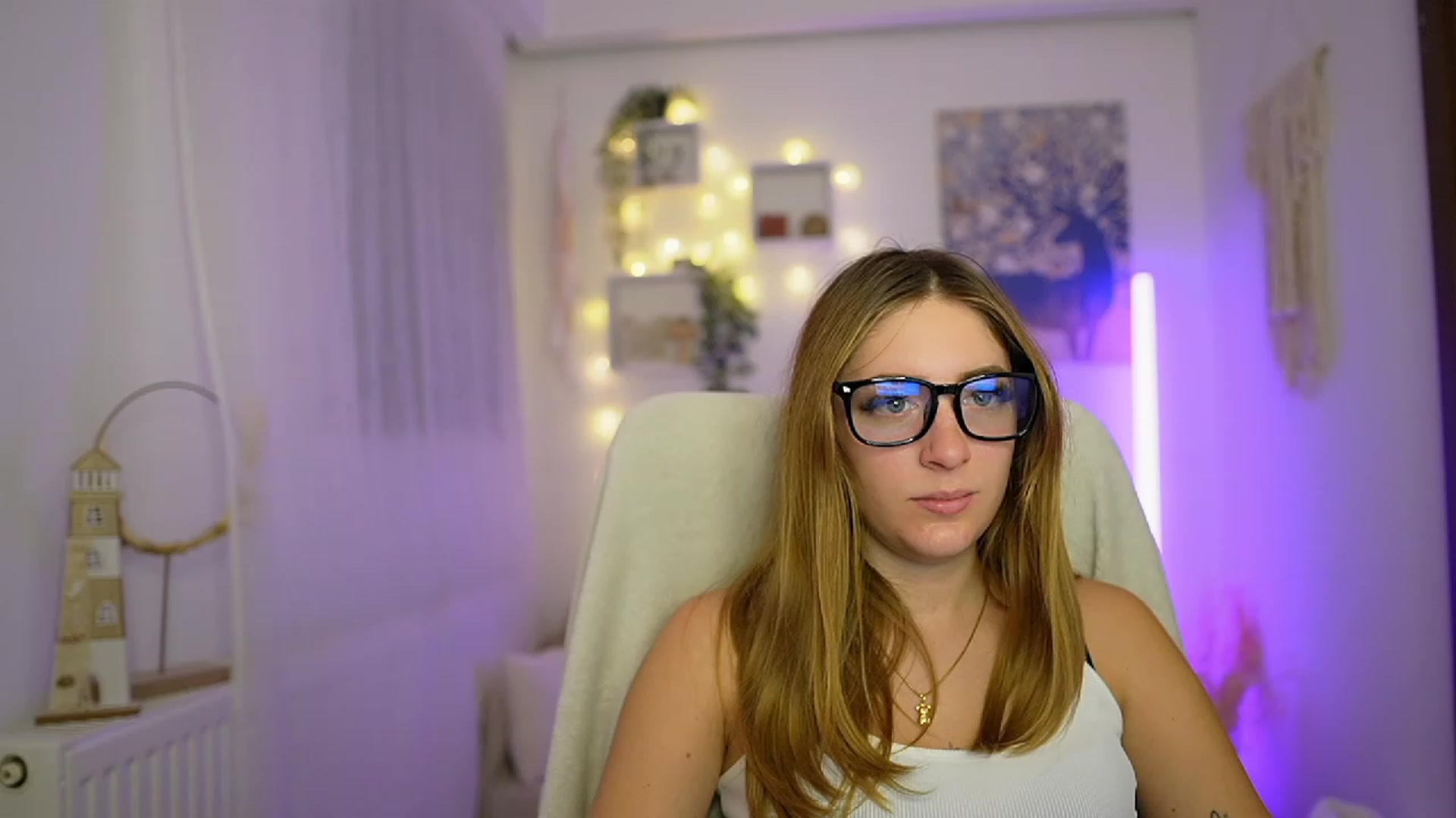 Gallery image thumbnail from Tina_Nappi18's myfreecams stream on, 12/21/2023, 17:41 image 9 of 20