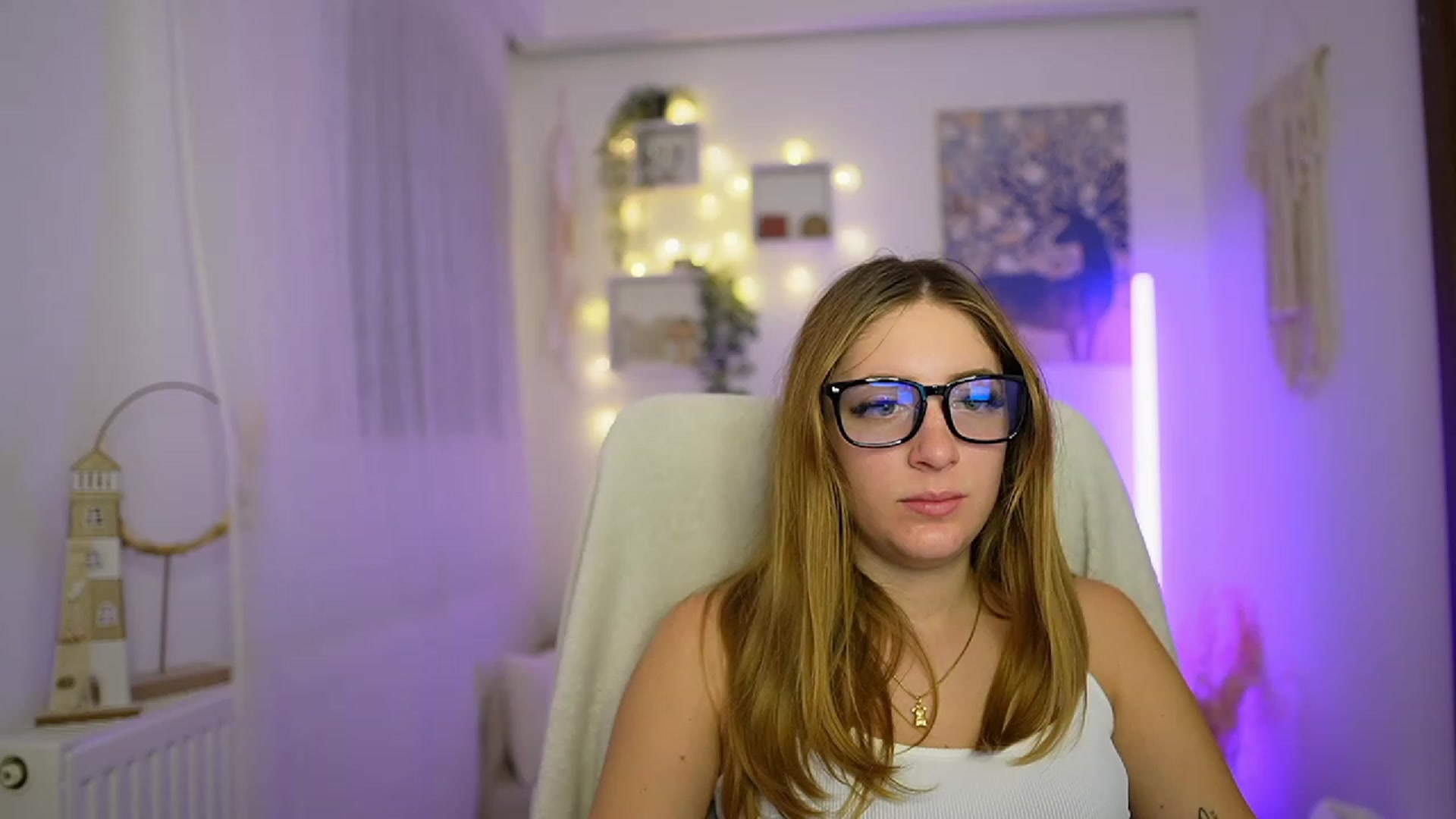 Gallery image thumbnail from Tina_Nappi18's myfreecams stream on, 12/21/2023, 17:41 image 14 of 20