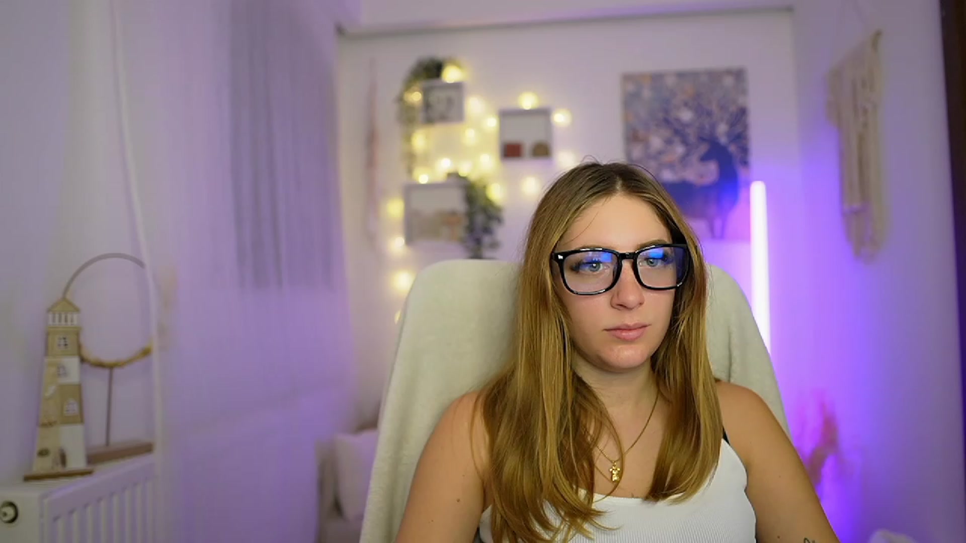 Gallery image thumbnail from Tina_Nappi18's myfreecams stream on, 12/21/2023, 17:41 image 11 of 20