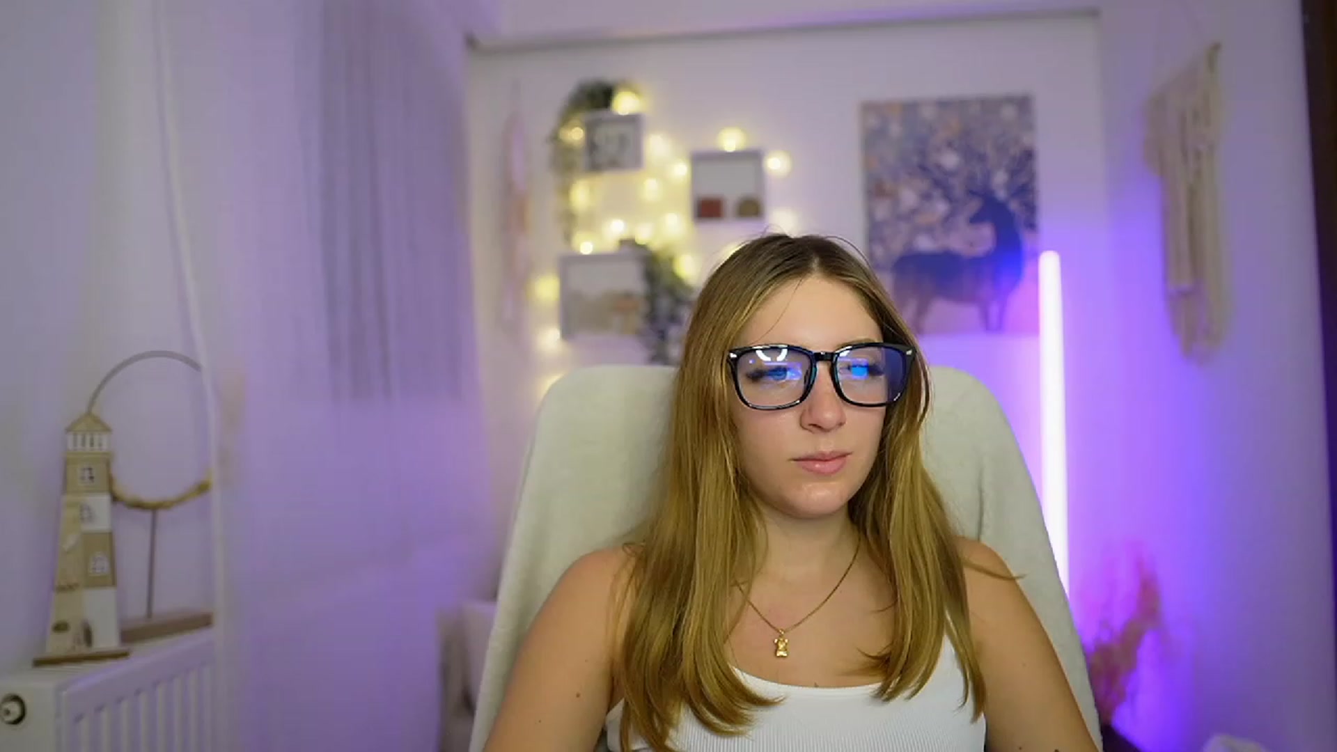 Gallery image thumbnail from Tina_Nappi18's myfreecams stream on, 12/21/2023, 18:42 image 16 of 20