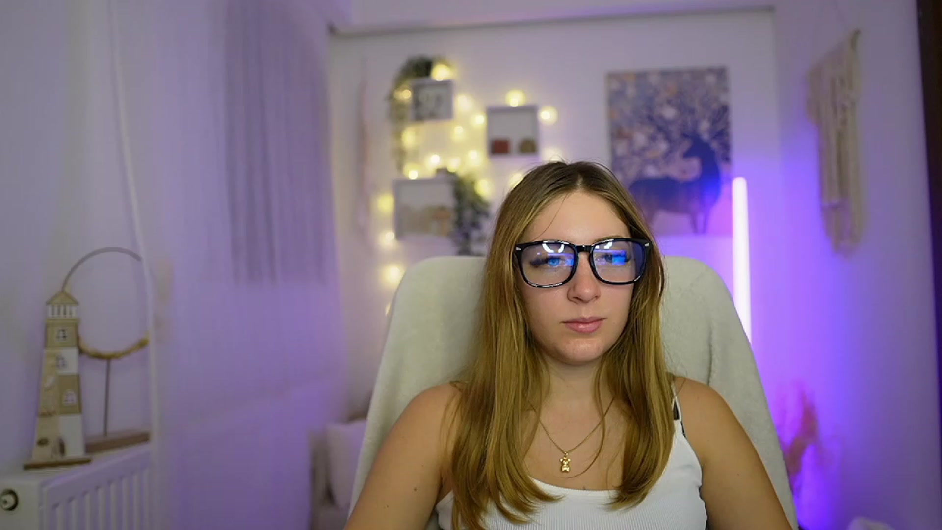 Gallery image thumbnail from Tina_Nappi18's myfreecams stream on, 12/21/2023, 18:42 image 8 of 20
