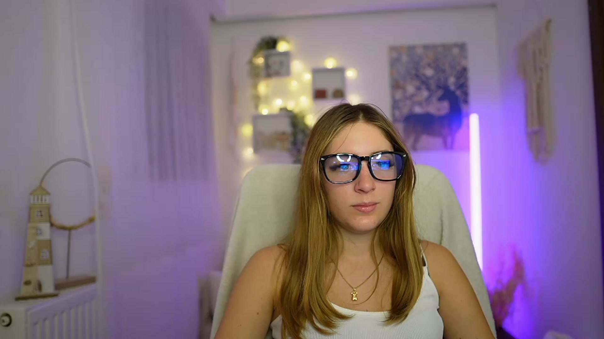 Gallery image thumbnail from Tina_Nappi18's myfreecams stream on, 12/21/2023, 18:42 image 9 of 20