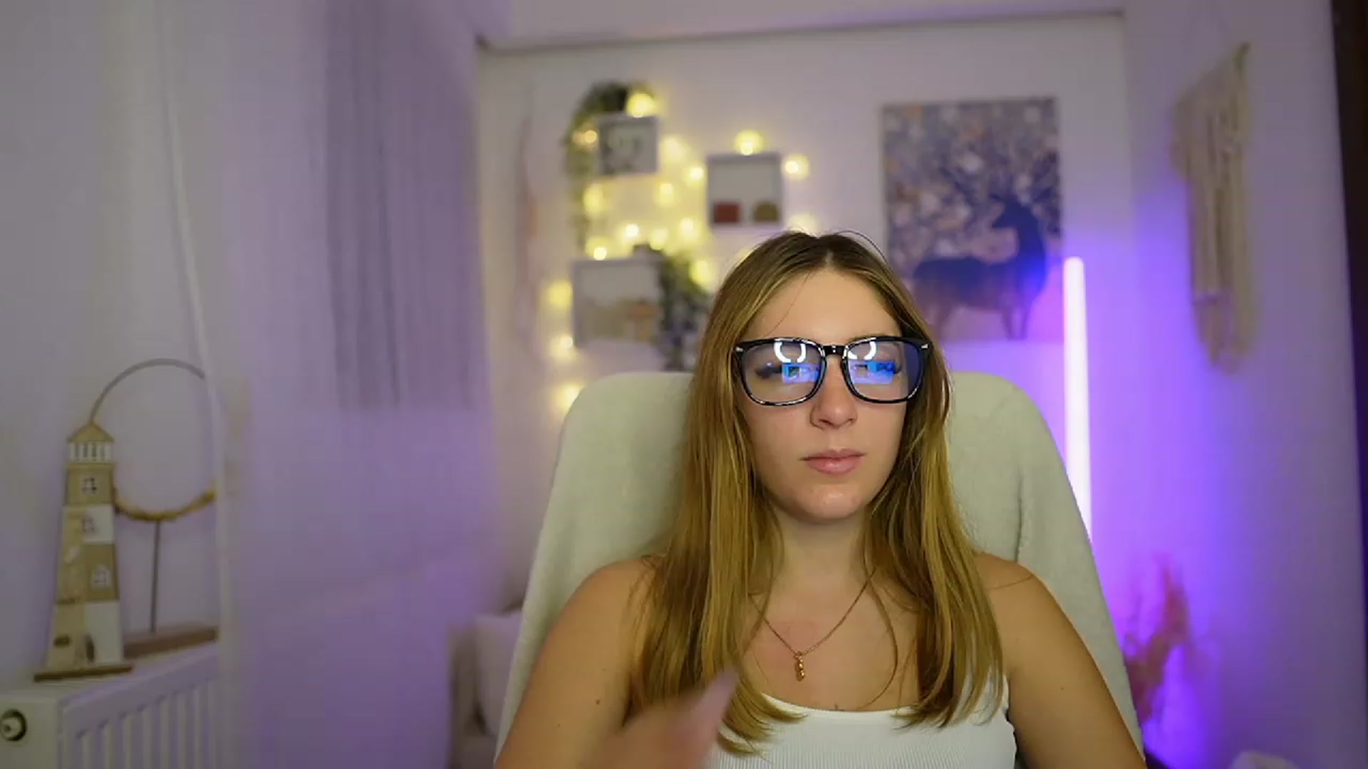Gallery image thumbnail from Tina_Nappi18's myfreecams stream on, 12/21/2023, 18:42 image 13 of 20