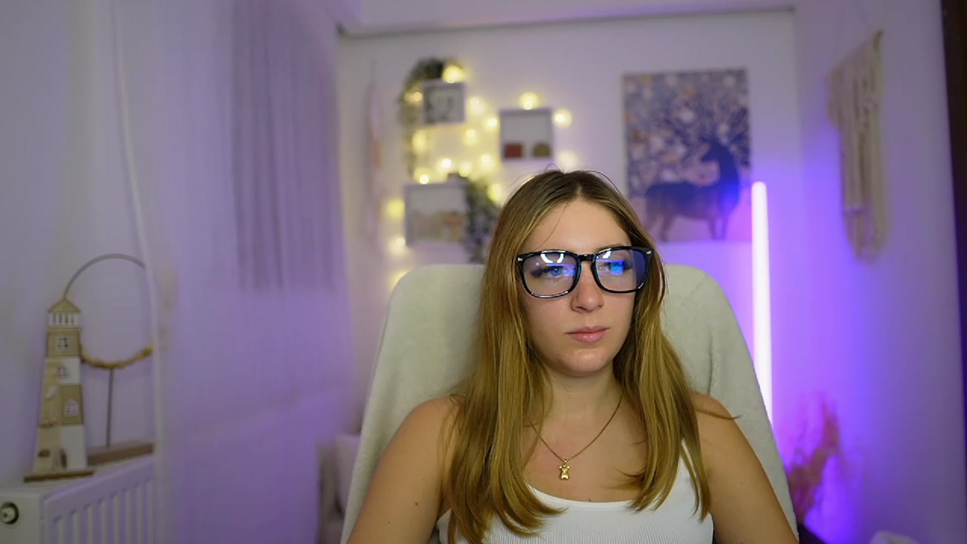 Gallery image thumbnail from Tina_Nappi18's myfreecams stream on, 12/21/2023, 18:42 image 15 of 20