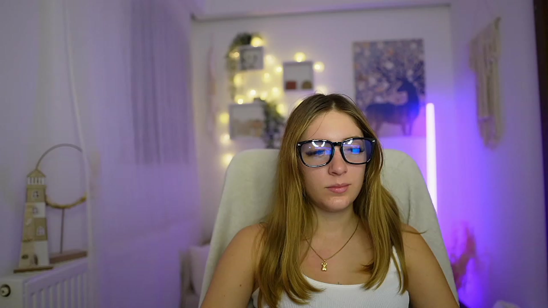 Gallery image thumbnail from Tina_Nappi18's myfreecams stream on, 12/21/2023, 18:42 image 14 of 20
