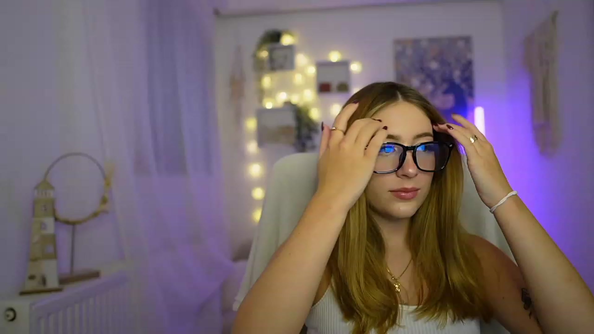 Gallery image thumbnail from Tina_Nappi18's myfreecams stream on, 12/29/2023, 14:35 image 19 of 20