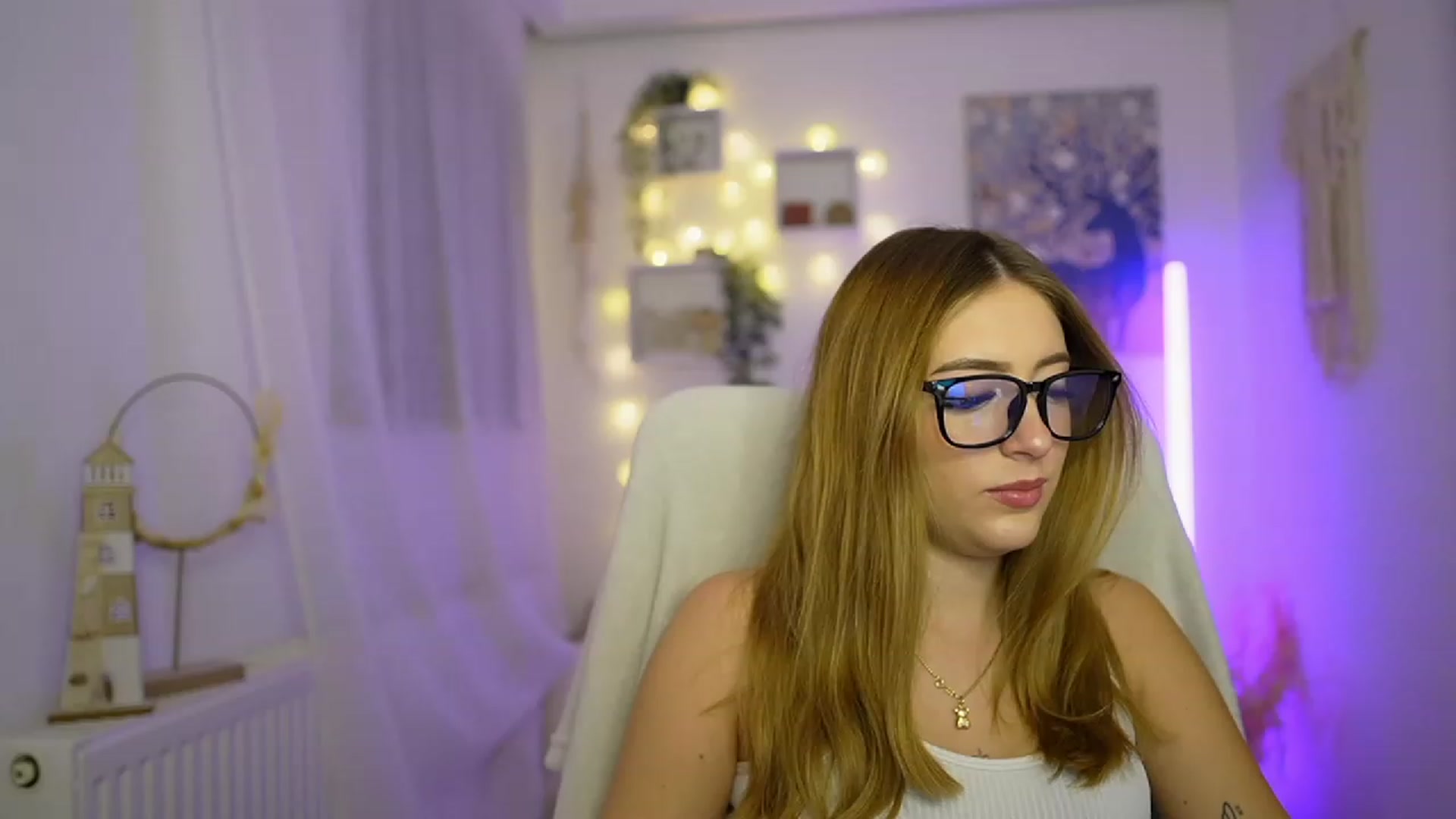 Gallery image thumbnail from Tina_Nappi18's myfreecams stream on, 12/29/2023, 15:54 image 10 of 20