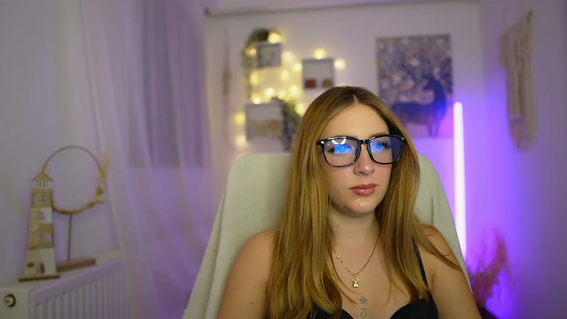 Gallery image thumbnail from Tina_Nappi18's myfreecams stream on, 12/29/2023, 18:45 image 12 of 20