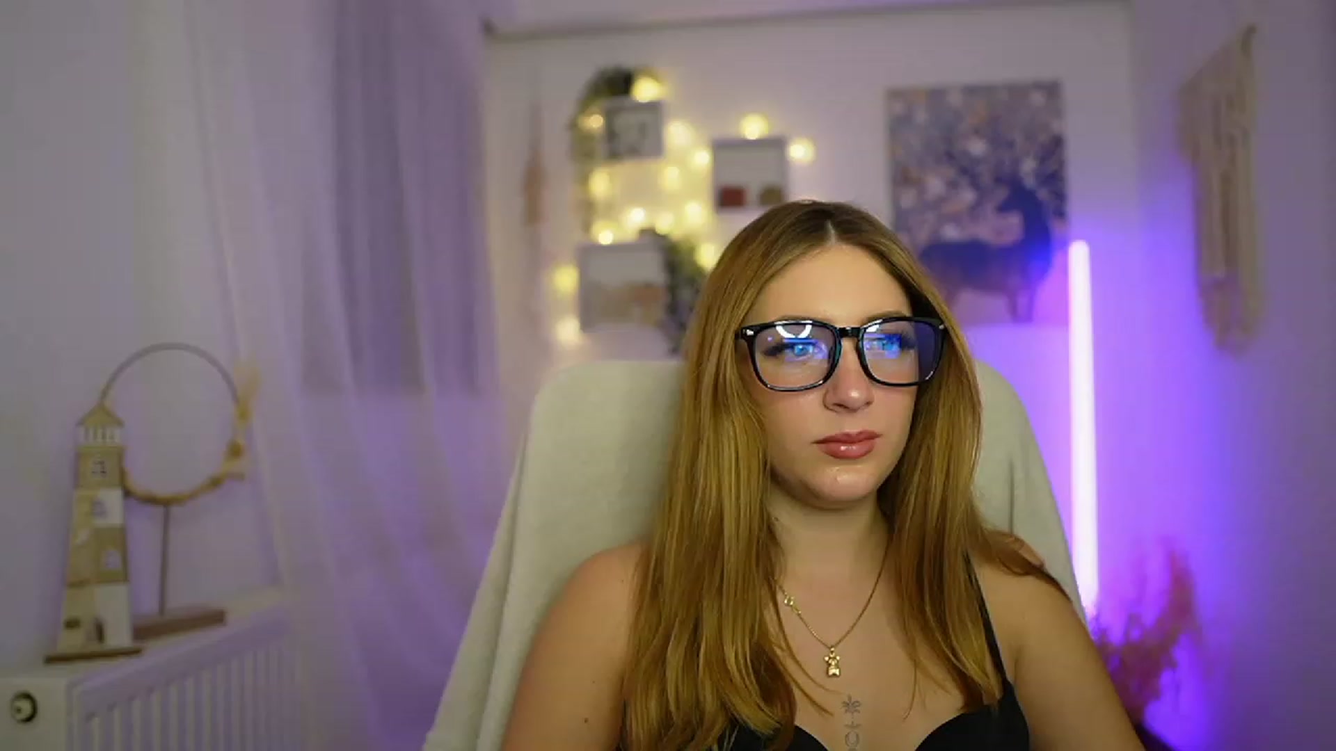 Gallery image thumbnail from Tina_Nappi18's myfreecams stream on, 12/29/2023, 18:45 image 11 of 20