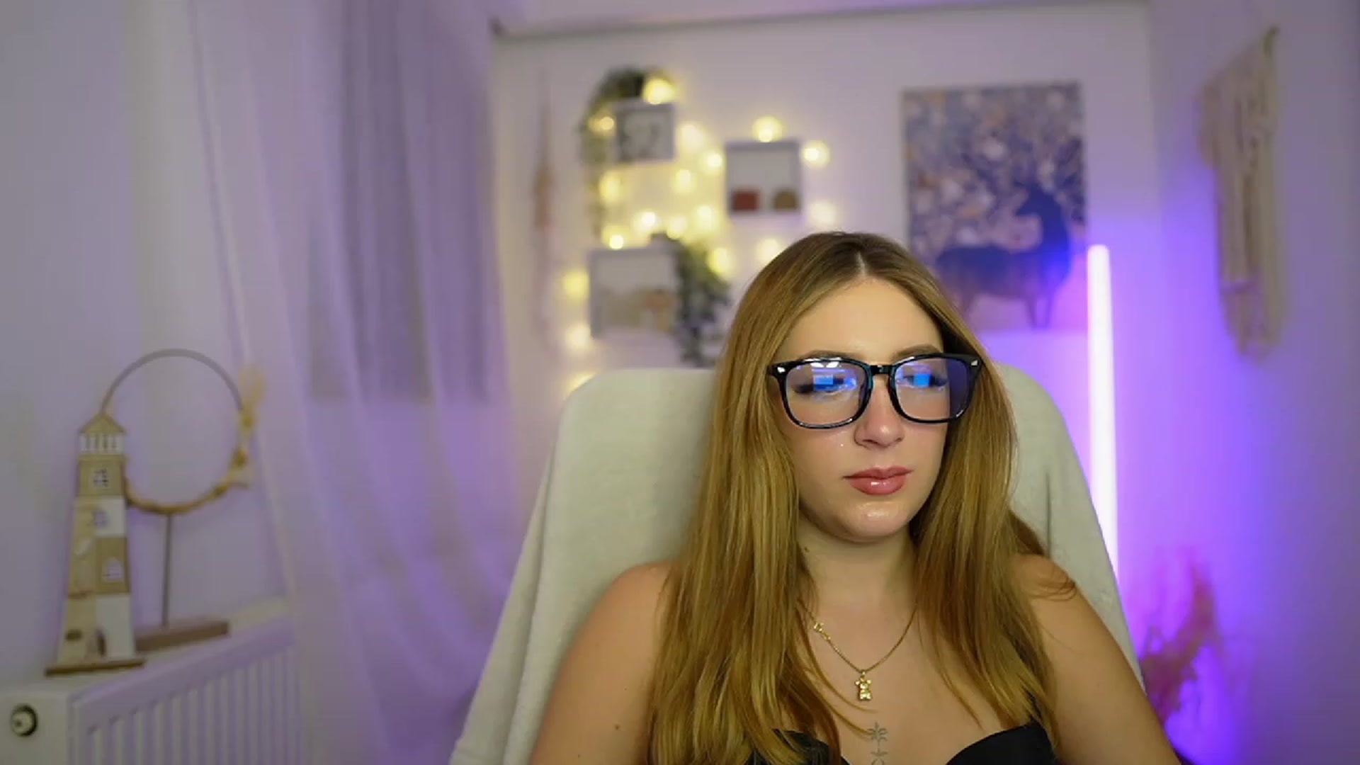 Gallery image thumbnail from Tina_Nappi18's myfreecams stream on, 12/29/2023, 18:45 image 17 of 20