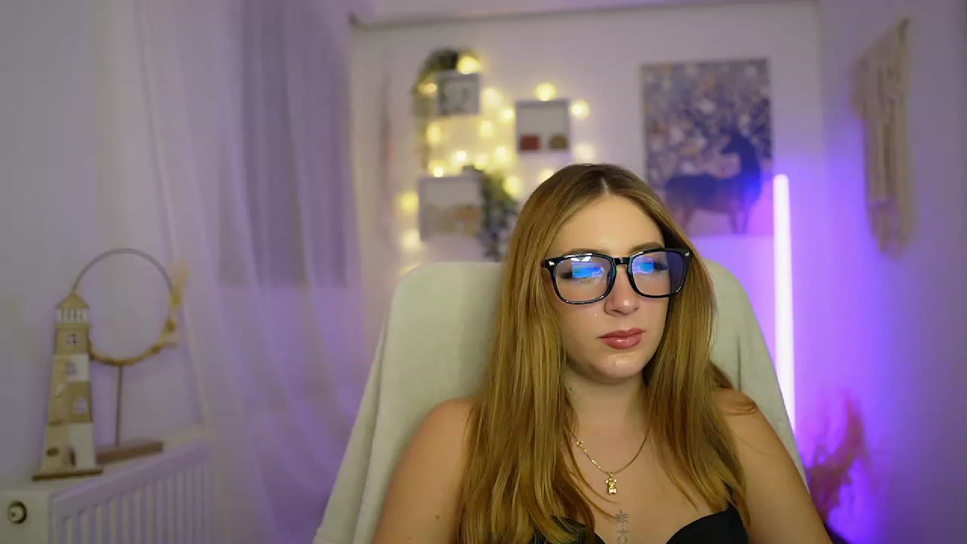Gallery image thumbnail from Tina_Nappi18's myfreecams stream on, 12/29/2023, 18:45 image 16 of 20