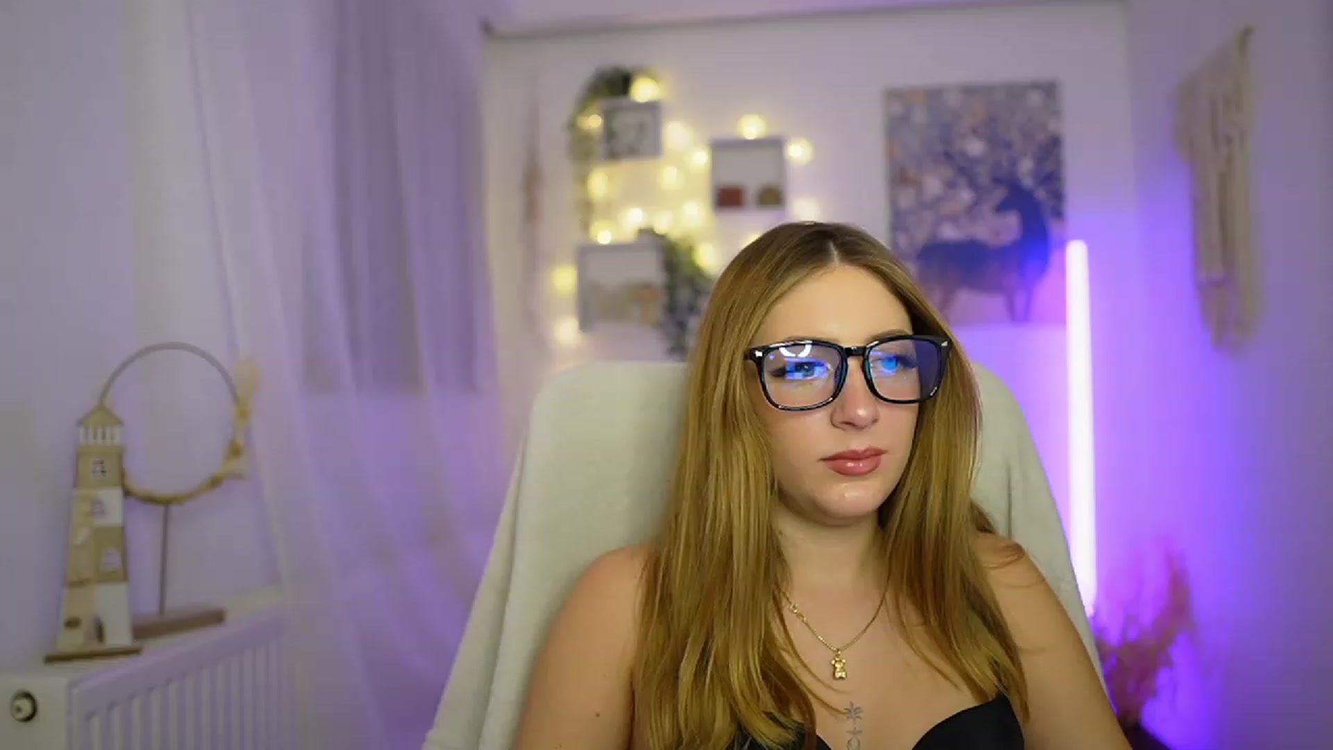 Gallery image thumbnail from Tina_Nappi18's myfreecams stream on, 12/29/2023, 18:45 image 14 of 20