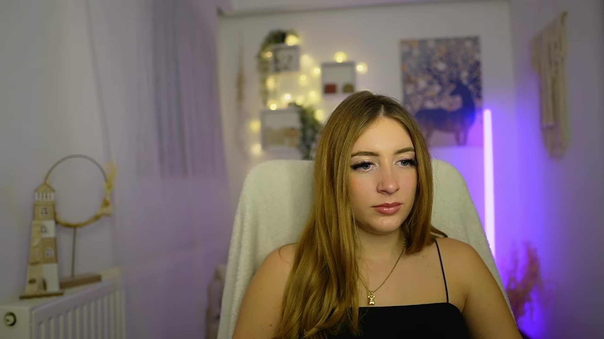 Gallery image thumbnail from Tina_Nappi18's myfreecams stream on, 12/30/2023, 16:03 image 14 of 20
