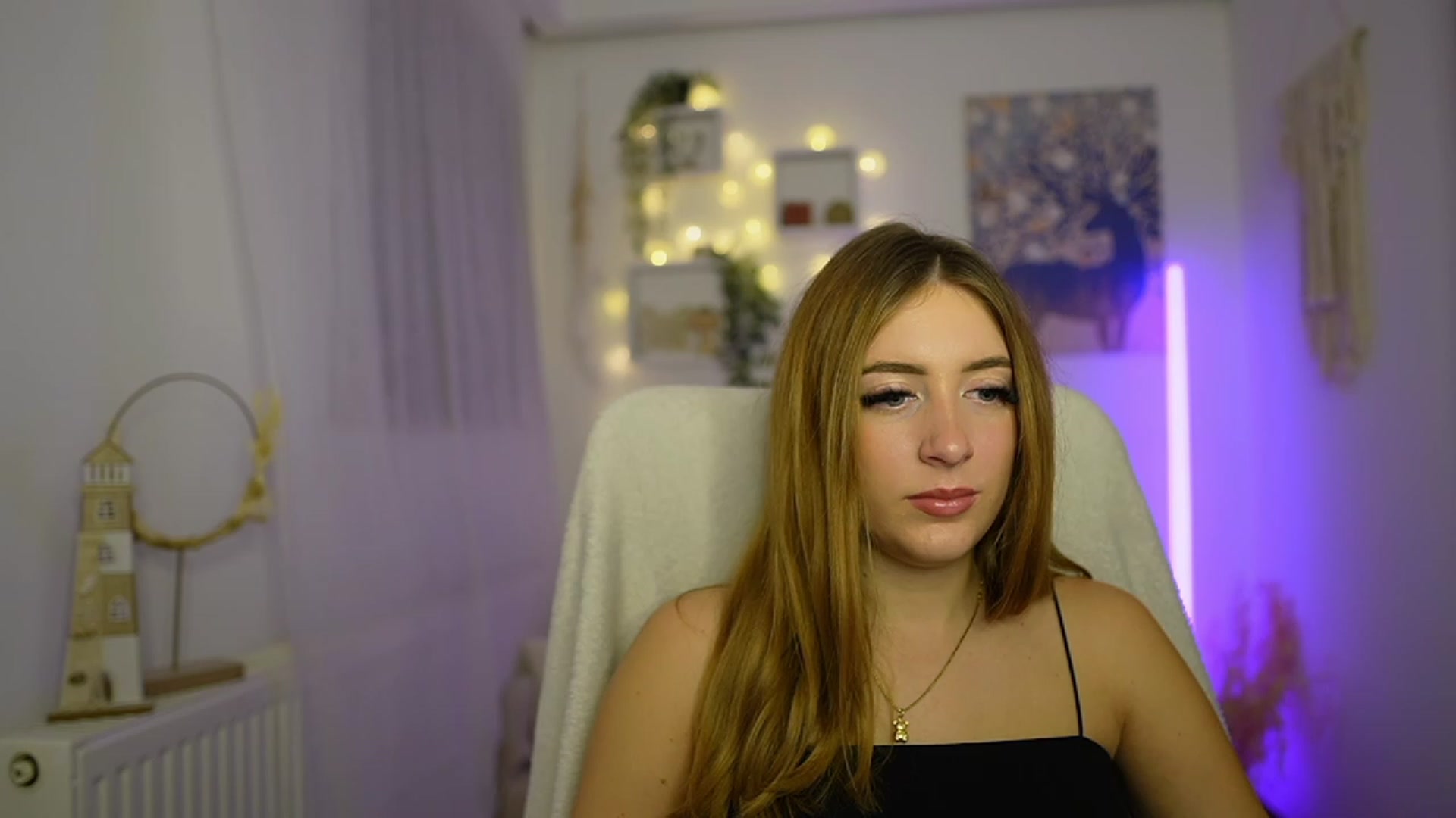 Gallery image thumbnail from Tina_Nappi18's myfreecams stream on, 12/30/2023, 16:03 image 15 of 20
