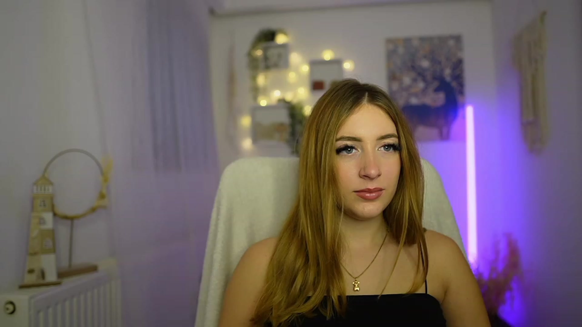 Gallery image thumbnail from Tina_Nappi18's myfreecams stream on, 12/30/2023, 16:03 image 7 of 20