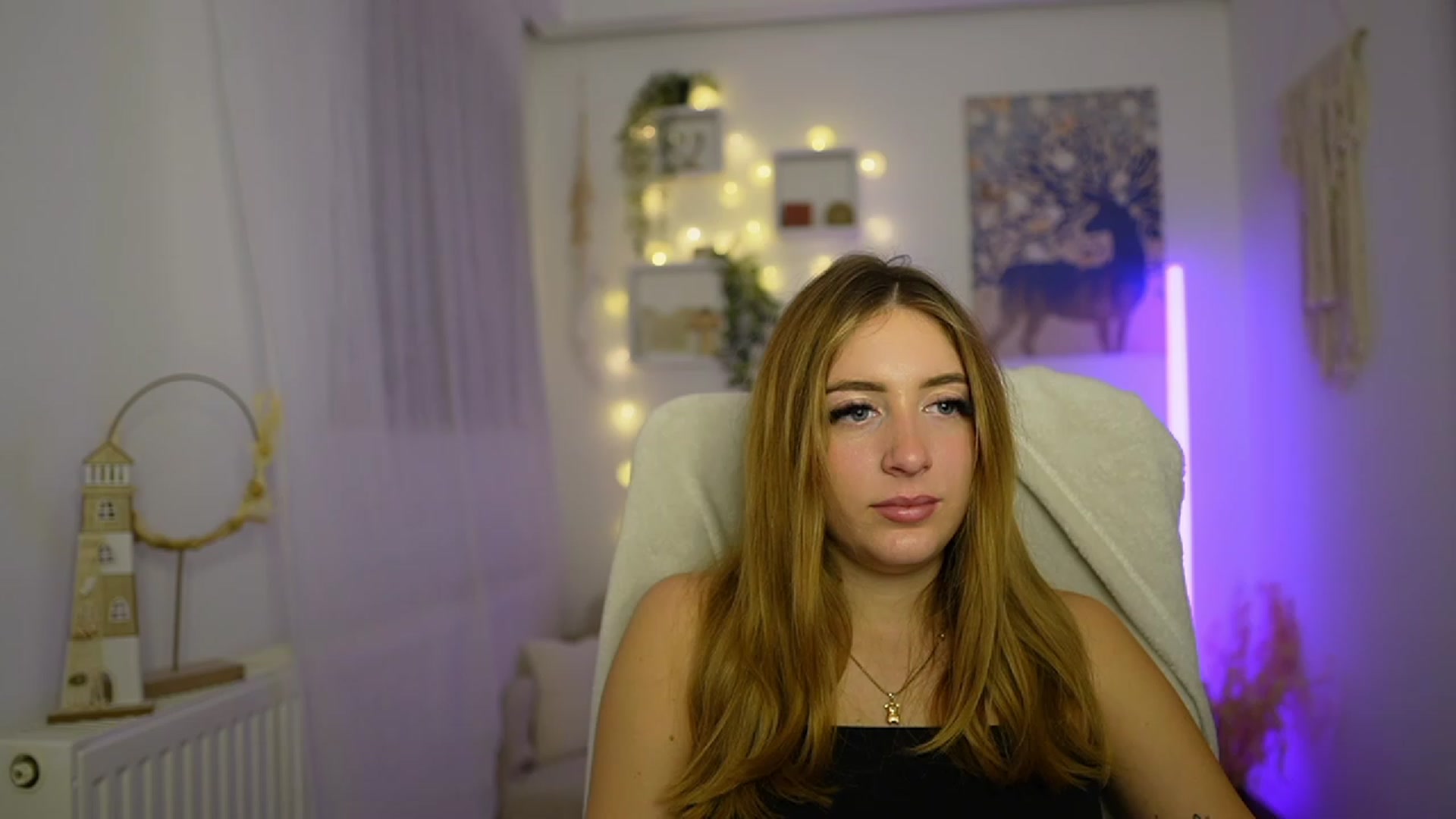 Gallery image thumbnail from Tina_Nappi18's myfreecams stream on, 12/30/2023, 18:50 image 6 of 20