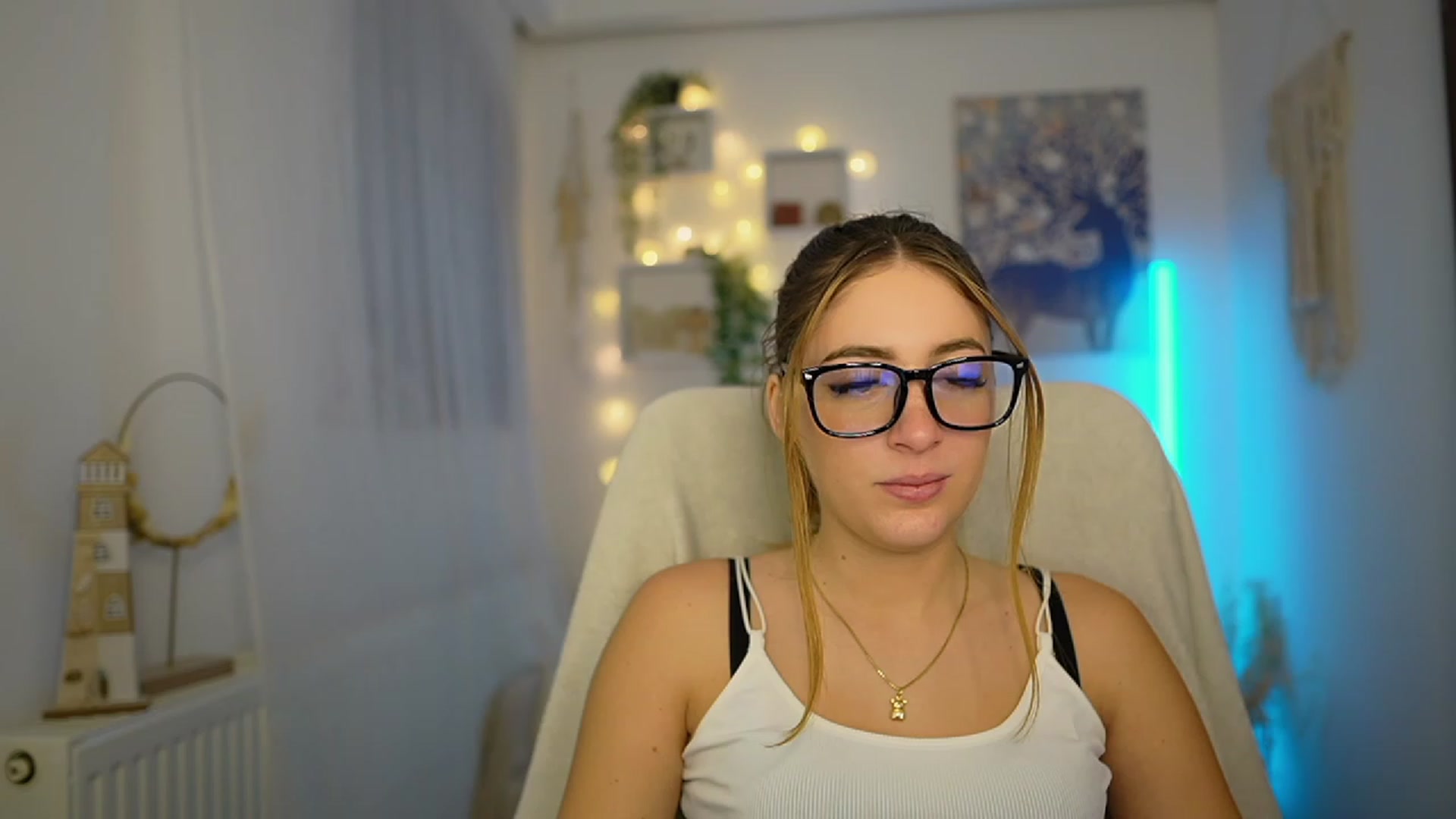 Gallery image thumbnail from Tina_Nappi18's myfreecams stream on, 01/04/2024, 15:57 image 4 of 20