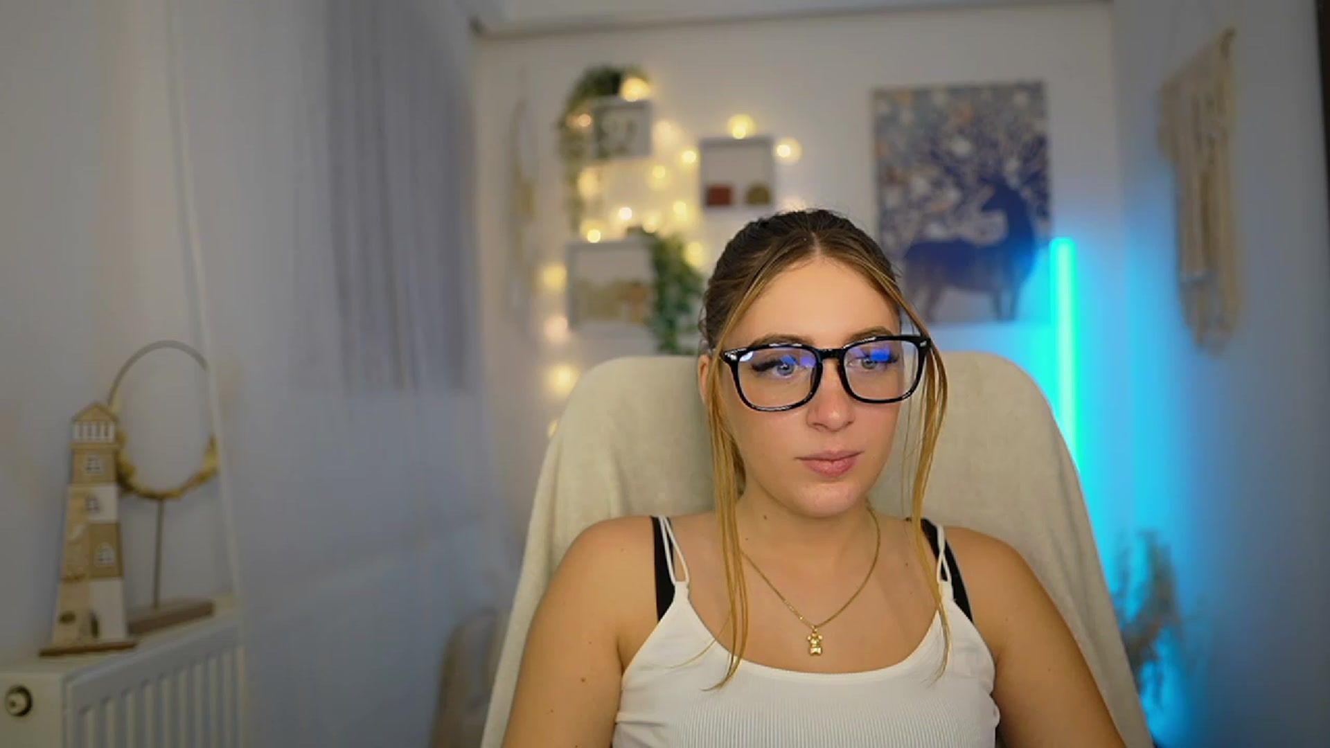 Gallery image thumbnail from Tina_Nappi18's myfreecams stream on, 01/04/2024, 15:57 image 14 of 20