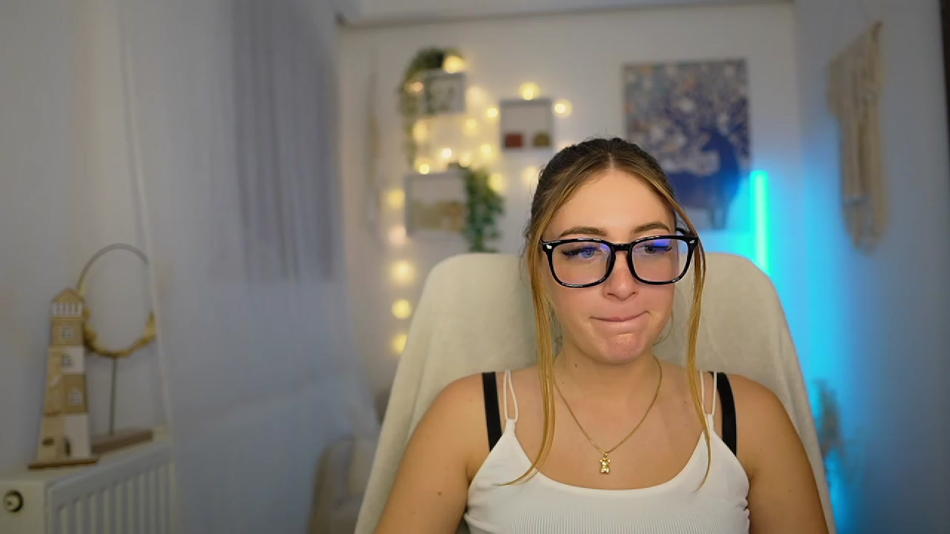 Gallery image thumbnail from Tina_Nappi18's myfreecams stream on, 01/04/2024, 18:07 image 4 of 20