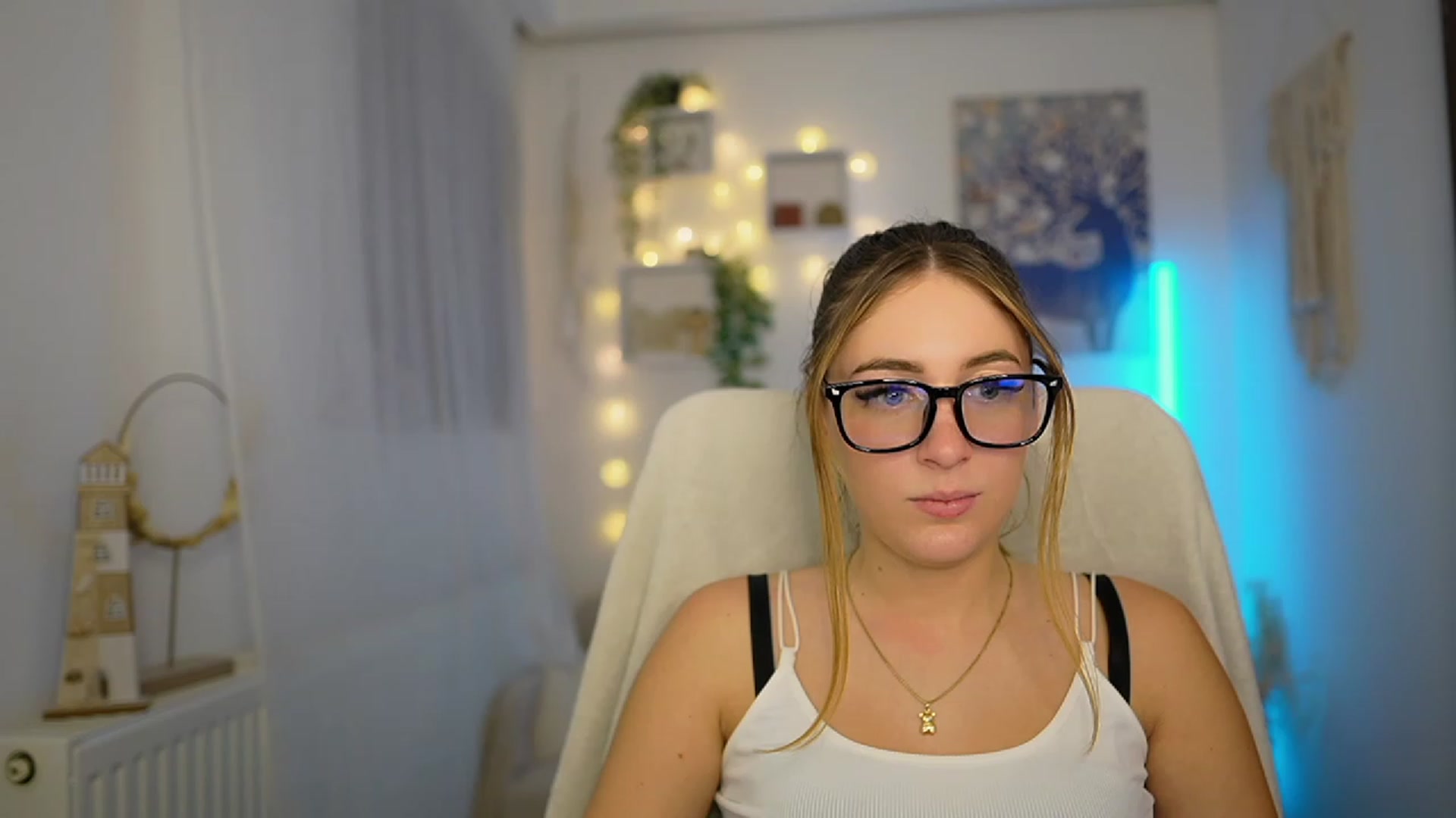 Gallery image thumbnail from Tina_Nappi18's myfreecams stream on, 01/04/2024, 18:07 image 12 of 20