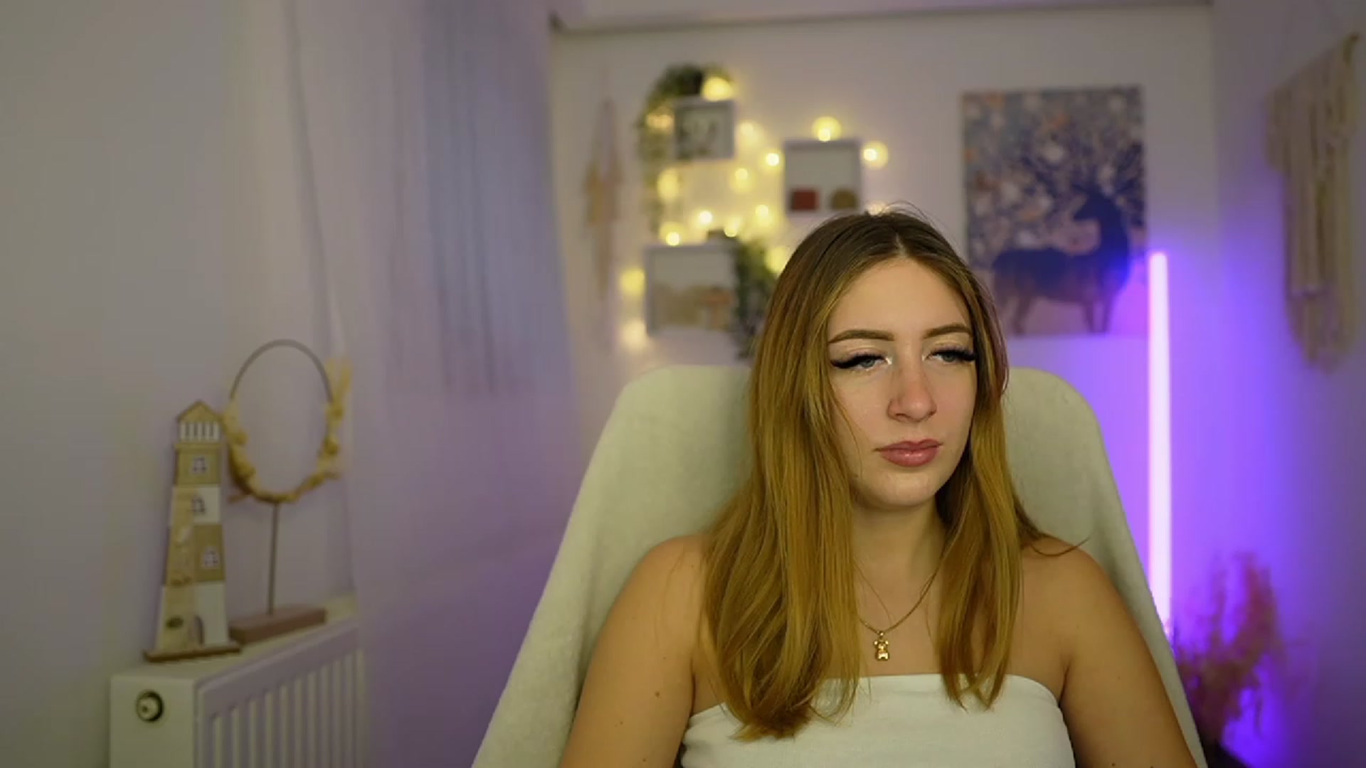 Gallery image thumbnail from Tina_Nappi18's myfreecams stream on, 01/10/2024, 16:00 image 3 of 20