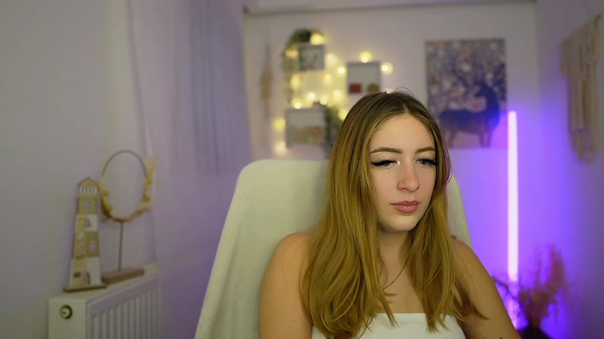 Gallery image thumbnail from Tina_Nappi18's myfreecams stream on, 01/10/2024, 16:00 image 7 of 20