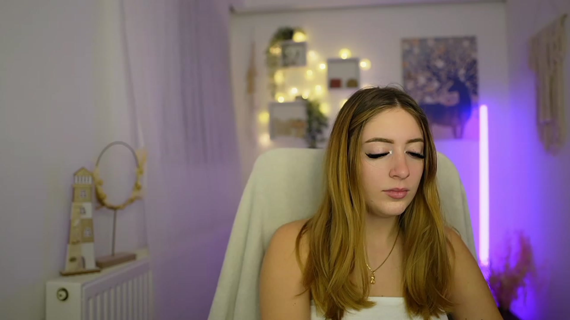 Gallery image thumbnail from Tina_Nappi18's myfreecams stream on, 01/10/2024, 16:00 image 15 of 20