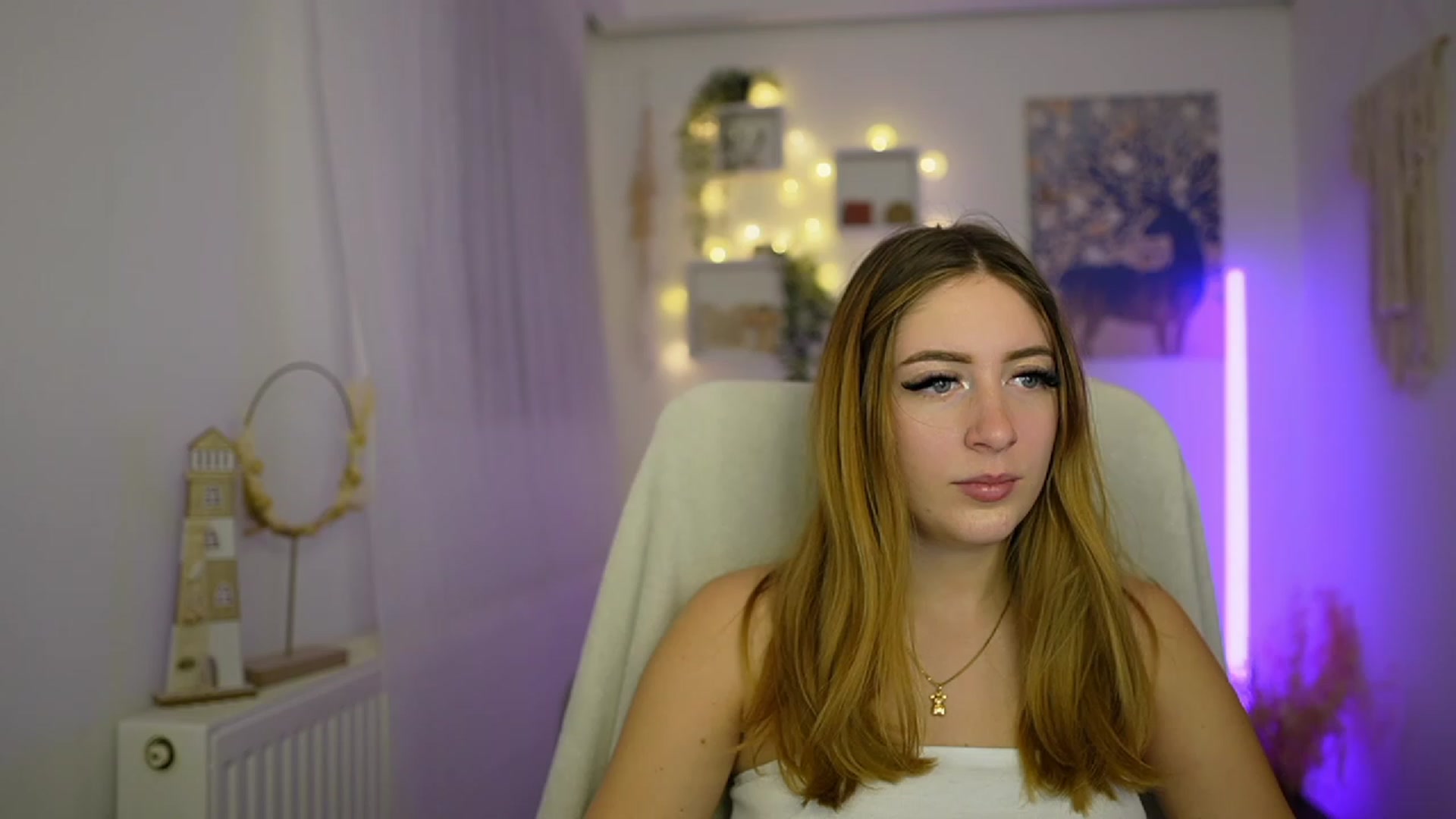 Gallery image thumbnail from Tina_Nappi18's myfreecams stream on, 01/10/2024, 16:00 image 16 of 20