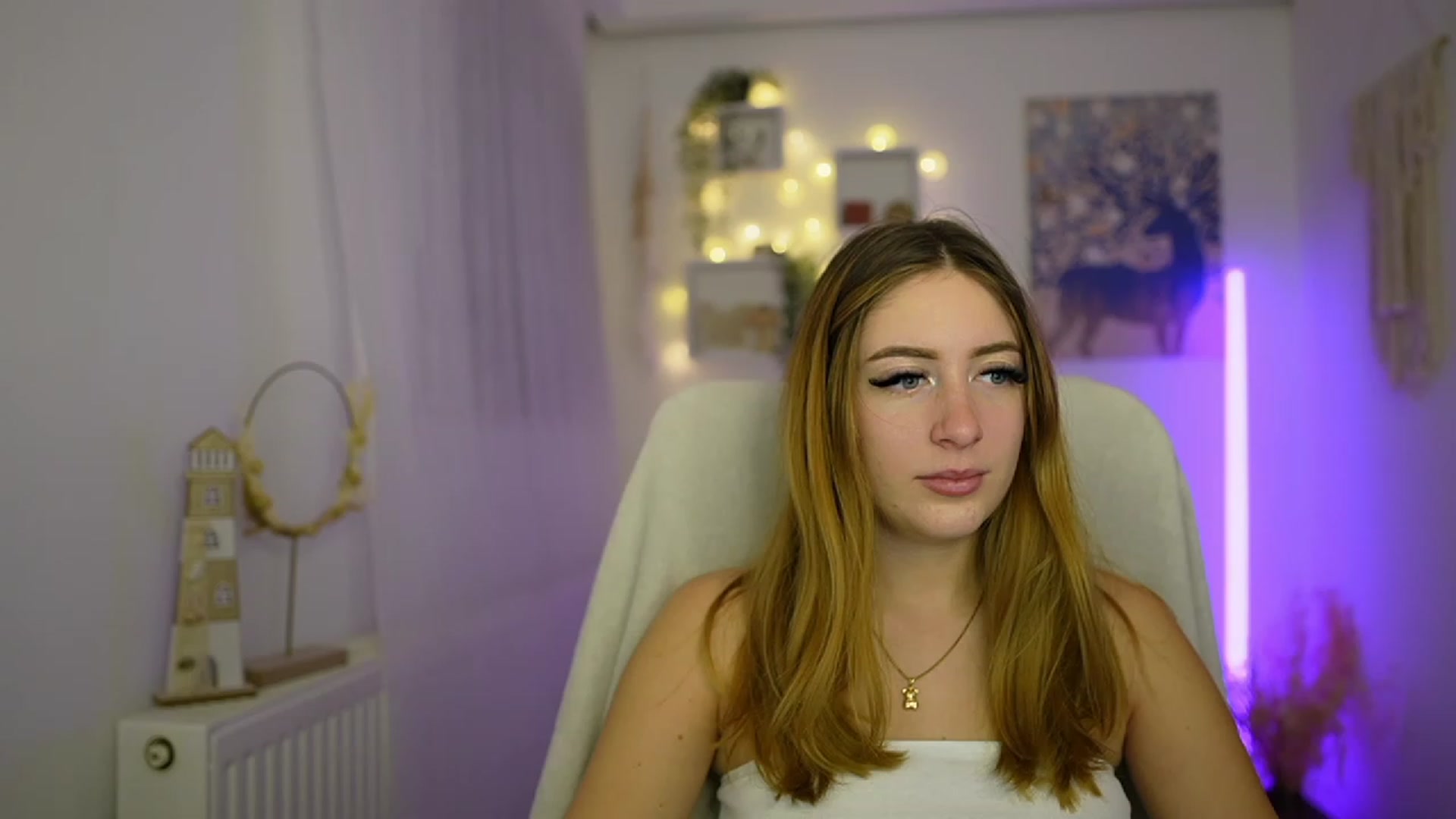 Gallery image thumbnail from Tina_Nappi18's myfreecams stream on, 01/10/2024, 16:00 image 14 of 20