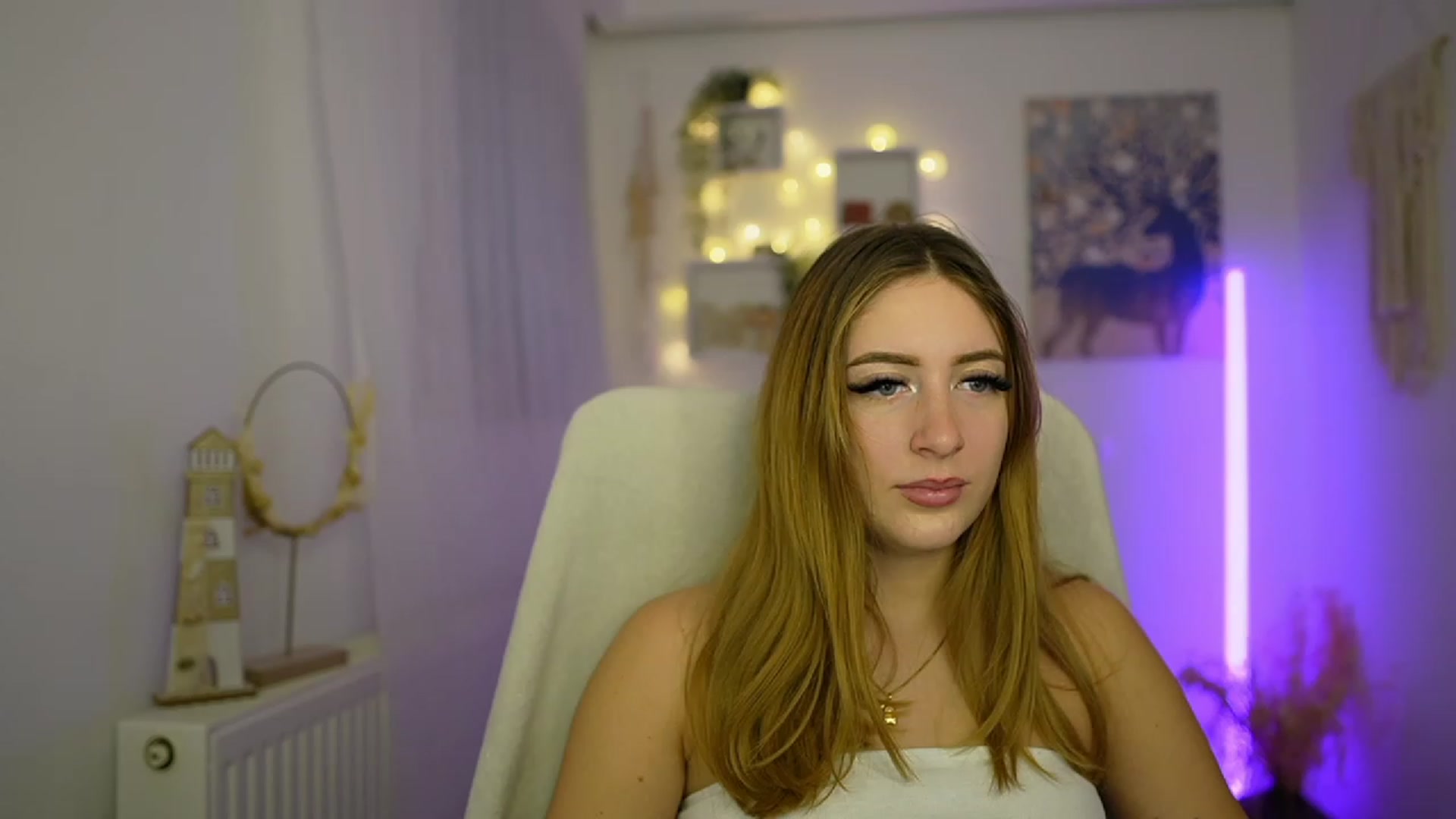 Gallery image thumbnail from Tina_Nappi18's myfreecams stream on, 01/10/2024, 16:00 image 8 of 20