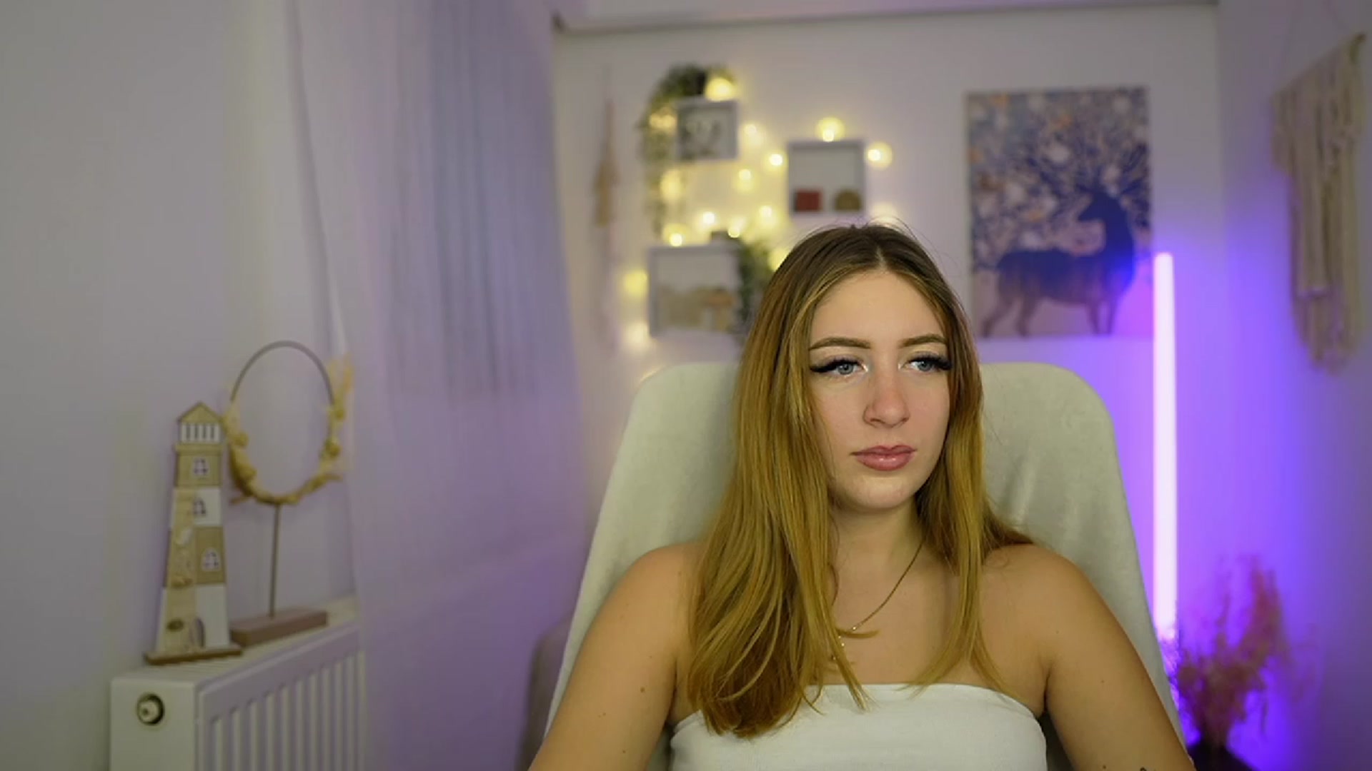 Gallery image thumbnail from Tina_Nappi18's myfreecams stream on, 01/10/2024, 16:00 image 6 of 20