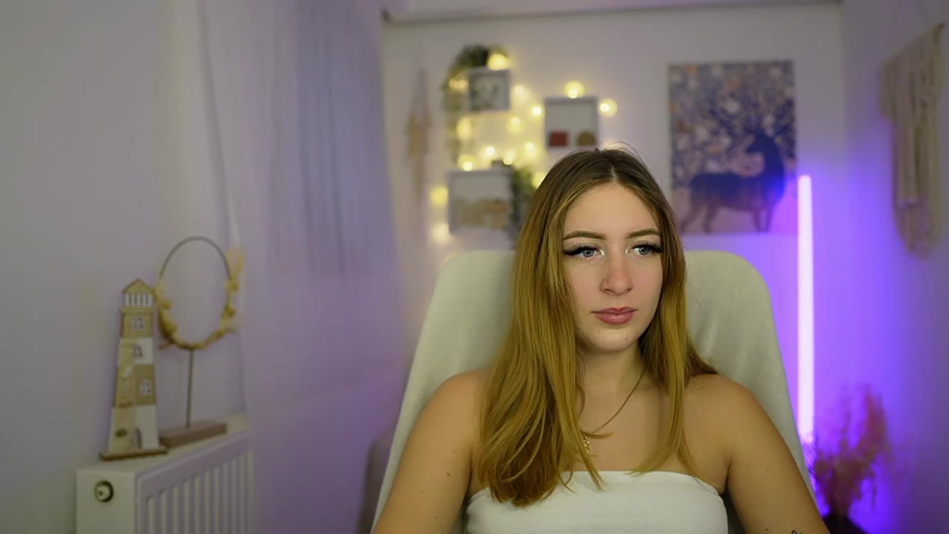 Gallery image thumbnail from Tina_Nappi18's myfreecams stream on, 01/10/2024, 16:00 image 5 of 20