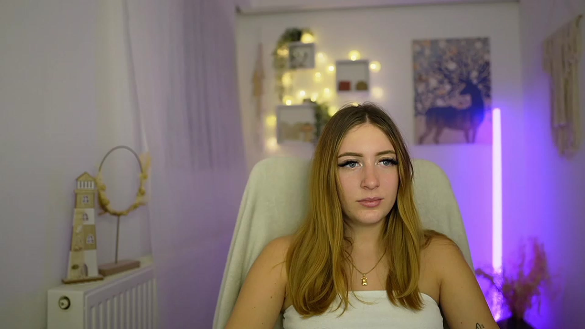 Gallery image thumbnail from Tina_Nappi18's myfreecams stream on, 01/10/2024, 18:38 image 9 of 20