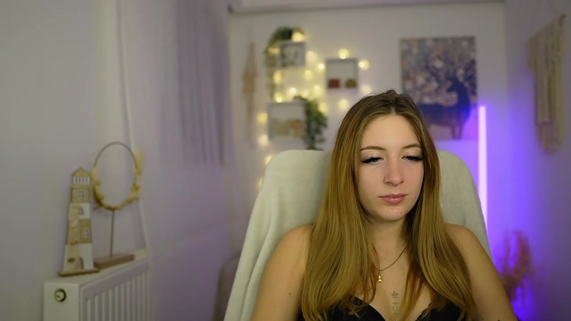 Gallery image thumbnail from Tina_Nappi18's myfreecams stream on, 01/14/2024, 18:35 image 6 of 20