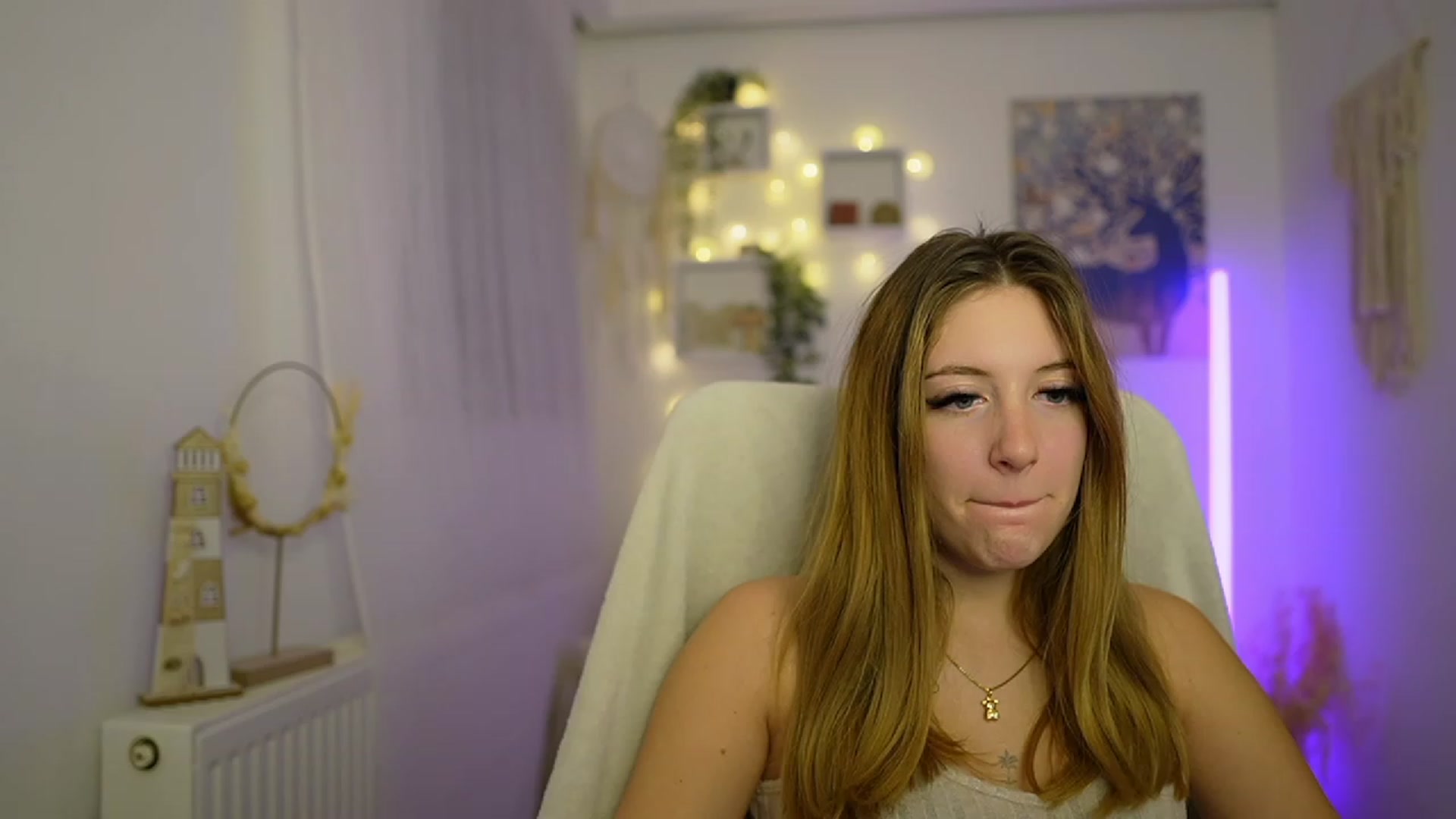 Gallery image thumbnail from Tina_Nappi18's myfreecams stream on, 01/15/2024, 16:00 image 17 of 20