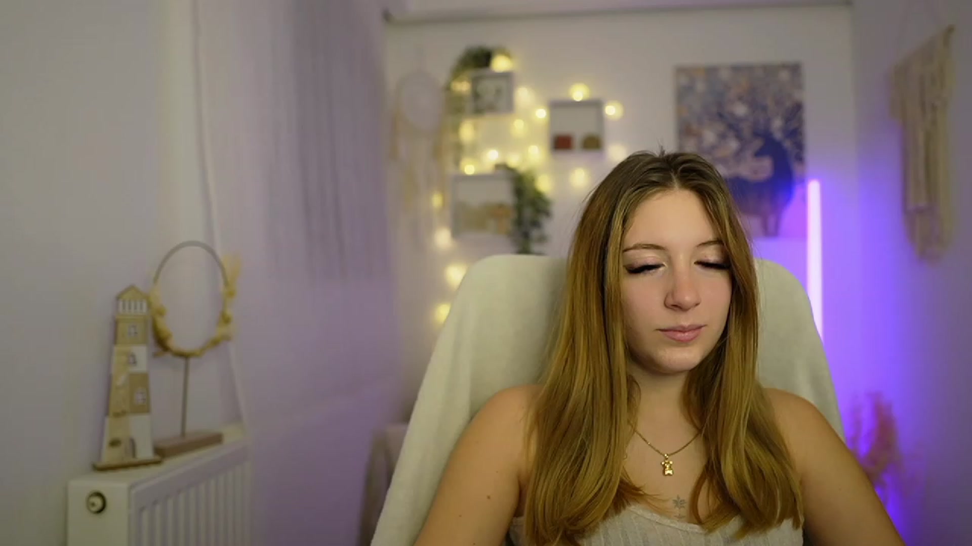 Gallery image thumbnail from Tina_Nappi18's myfreecams stream on, 01/15/2024, 16:00 image 14 of 20