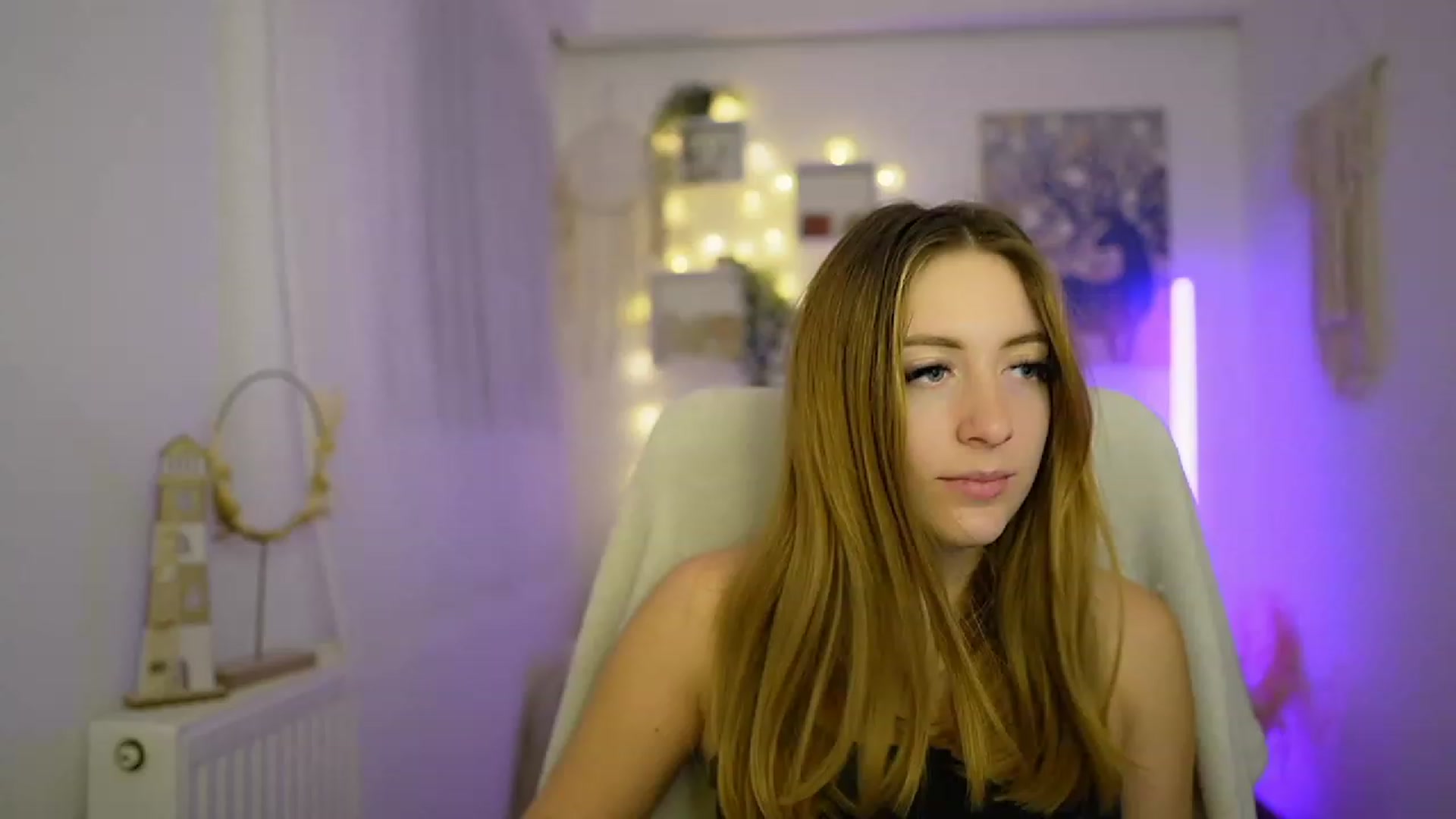 Gallery image thumbnail from Tina_Nappi18's myfreecams stream on, 01/17/2024, 16:14 image 9 of 20