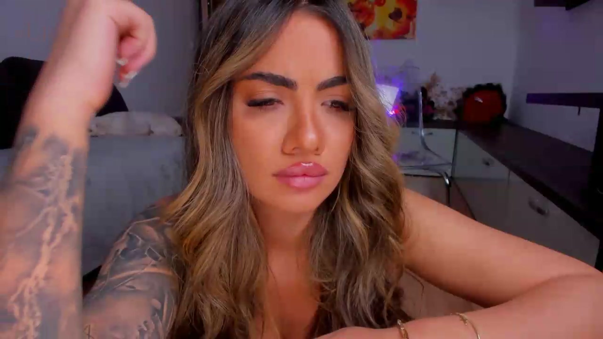Gallery image thumbnail from Tina_kart3r's myfreecams stream on, 05/25/2026, 12:20 image 17 of 20