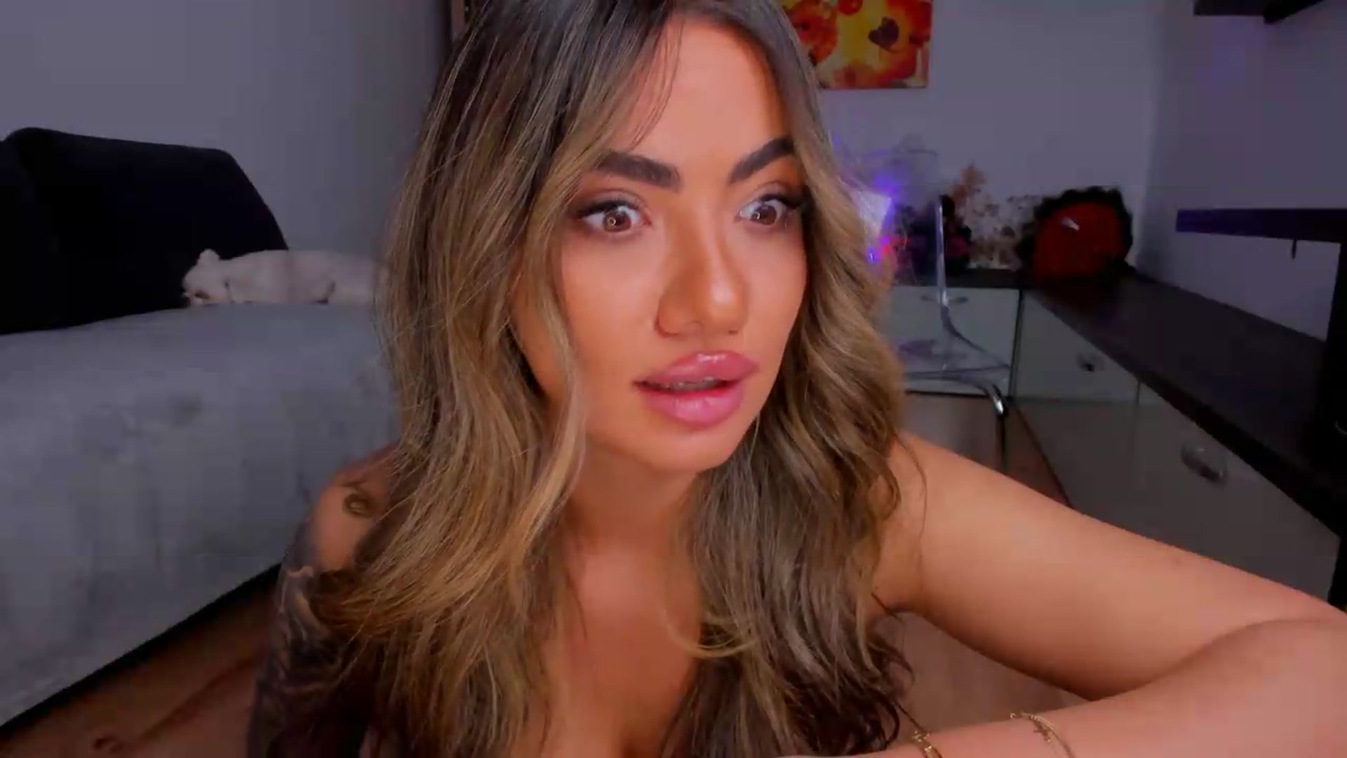 Gallery image thumbnail from Tina_kart3r's myfreecams stream on, 05/25/2026, 12:20 image 18 of 20