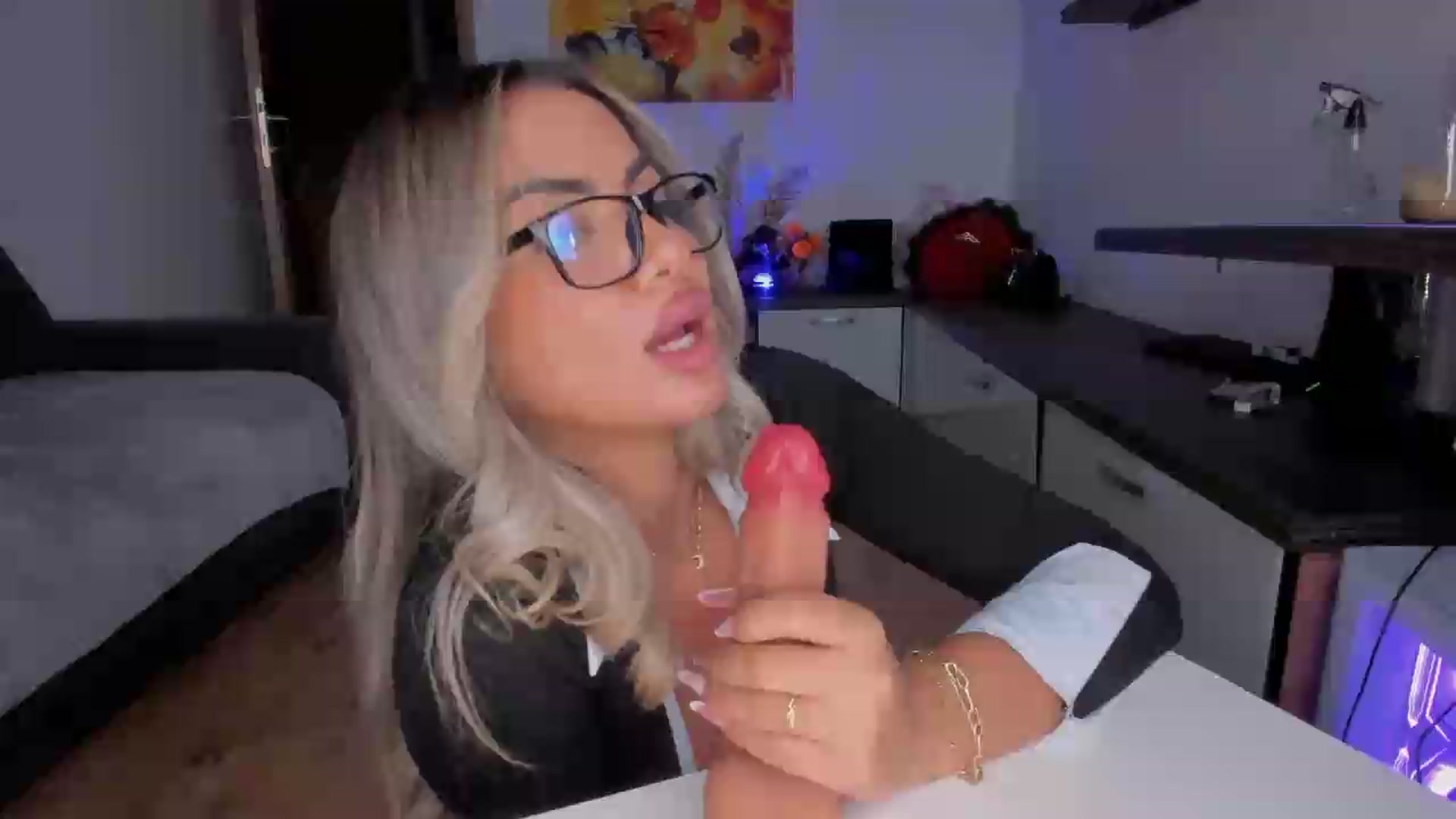 Gallery image thumbnail from Tina_kart3r's myfreecams stream on, 08/17/2026, 15:43 image 7 of 20