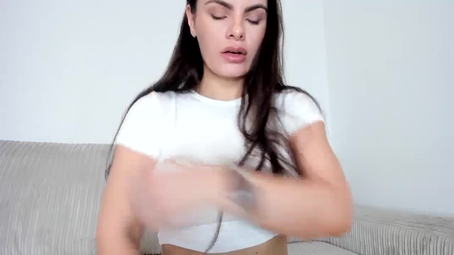 Gallery image thumbnail from Tinasweet__'s myfreecams stream on, 05/07/2024, 19:44 image 14 of 20