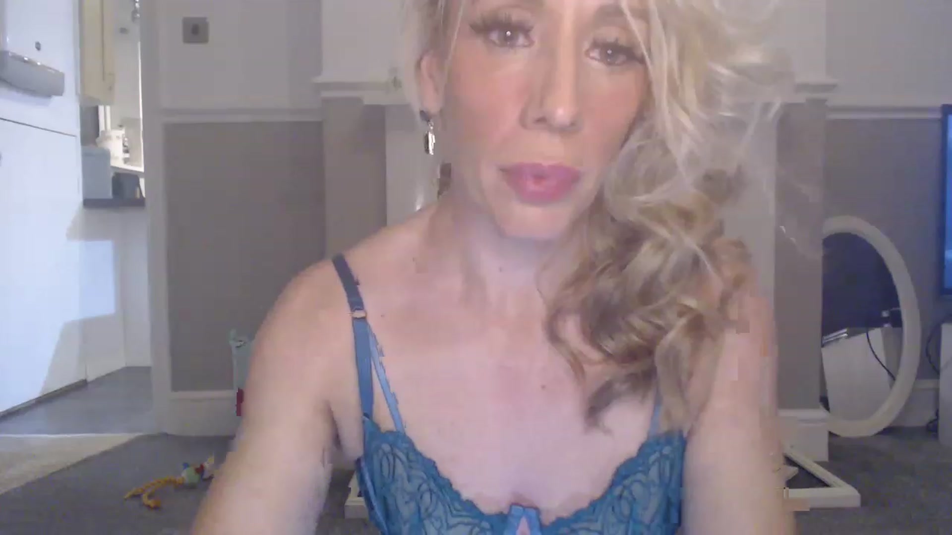 Gallery image thumbnail from Tinkerbell53's myfreecams stream on, 11/18/2022, 23:04 image 20 of 20