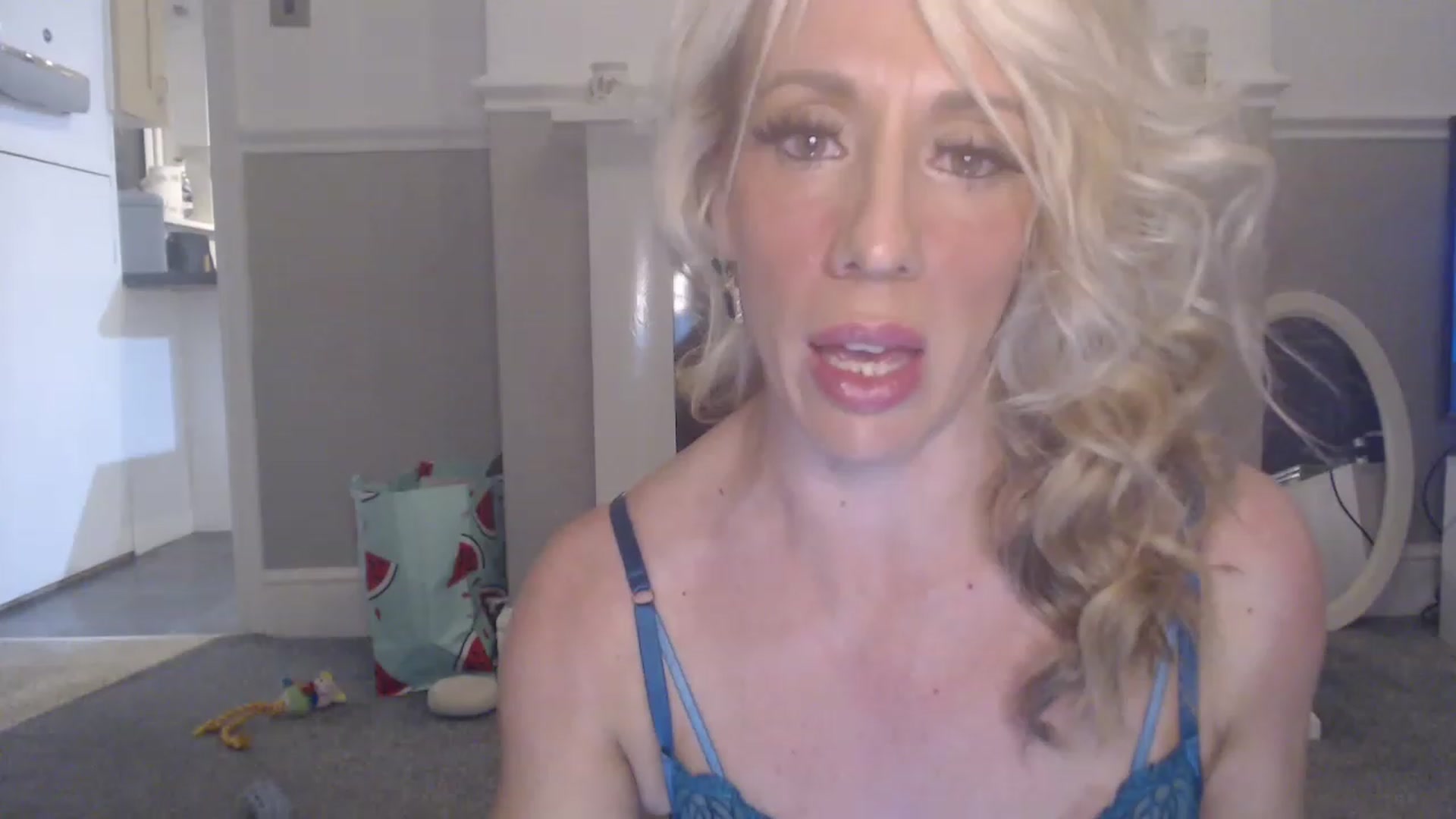 Gallery image thumbnail from Tinkerbell53's myfreecams stream on, 11/18/2022, 23:04 image 17 of 20