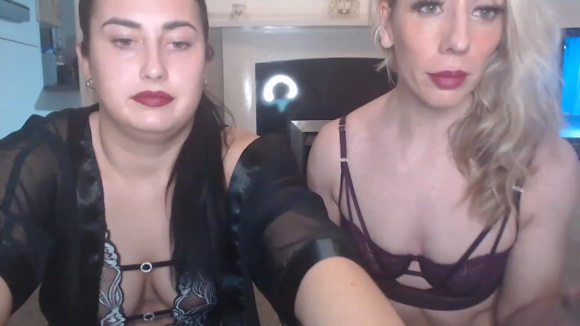 Gallery image thumbnail from Tinkerbell53's myfreecams stream on, 11/25/2022, 03:38 image 1 of 20