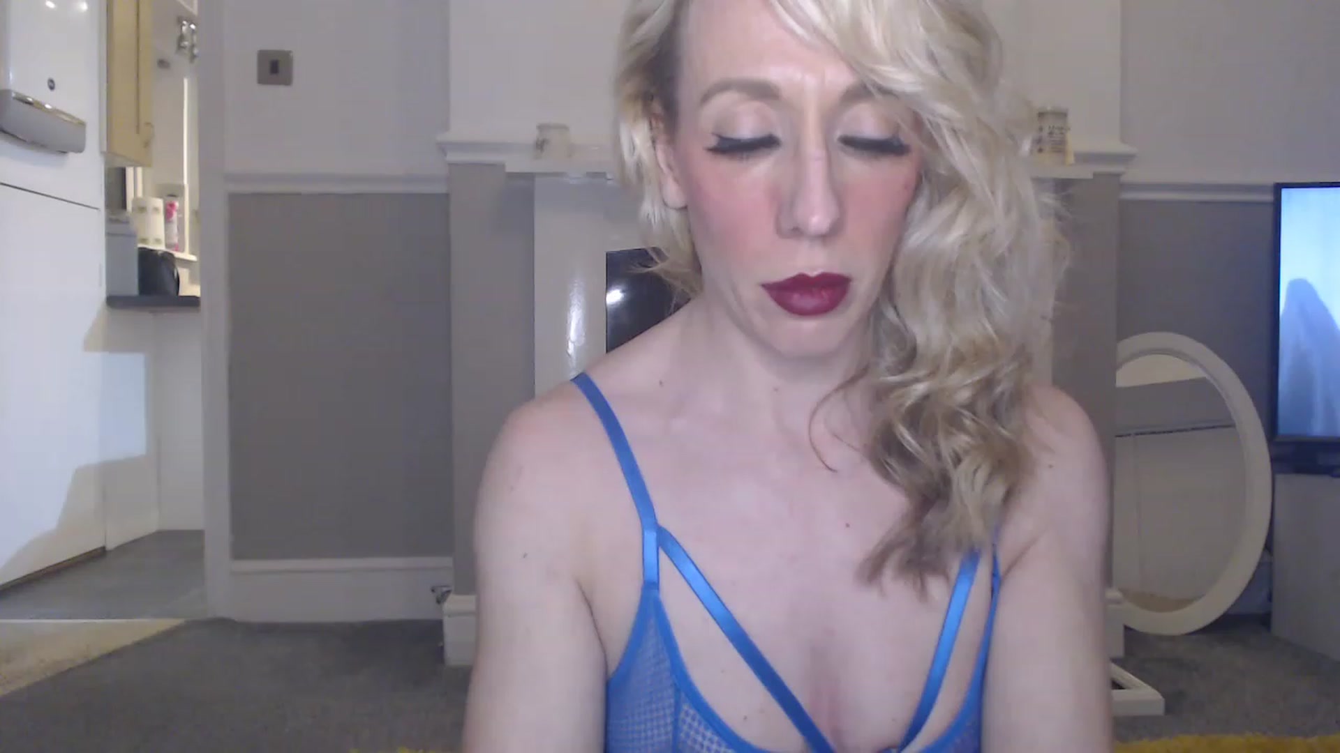 Gallery image thumbnail from Tinkerbell53's myfreecams stream on, 11/30/2022, 23:23 image 12 of 20