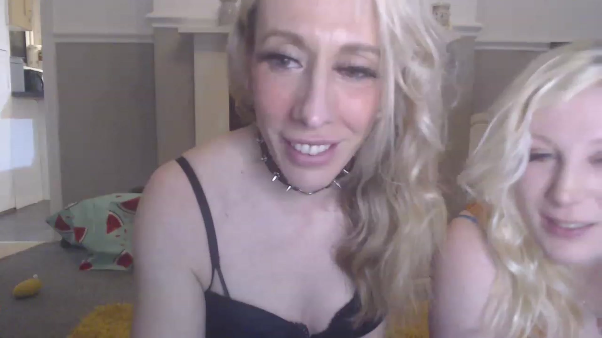 Gallery image thumbnail from Tinkerbell53's myfreecams stream on, 12/04/2022, 22:48 image 18 of 20