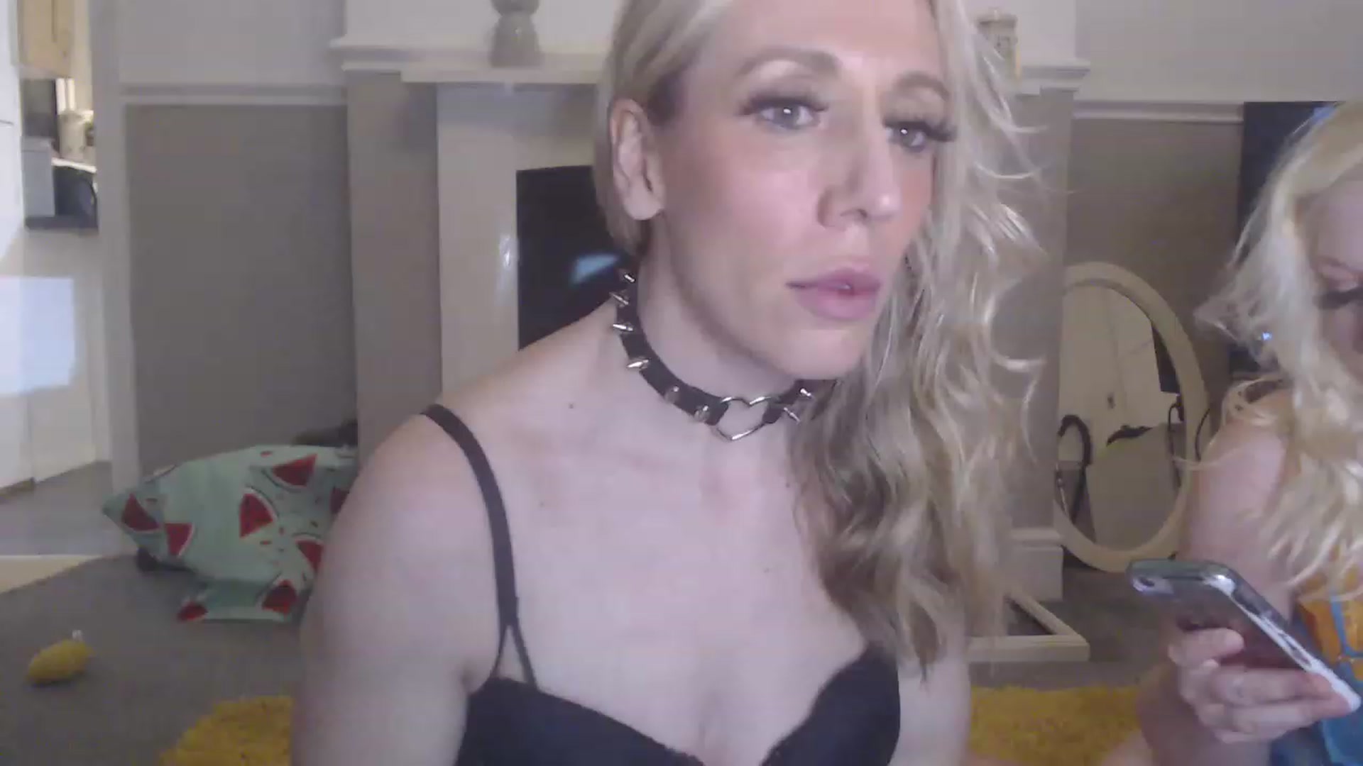 Gallery image thumbnail from Tinkerbell53's myfreecams stream on, 12/04/2022, 22:48 image 15 of 20